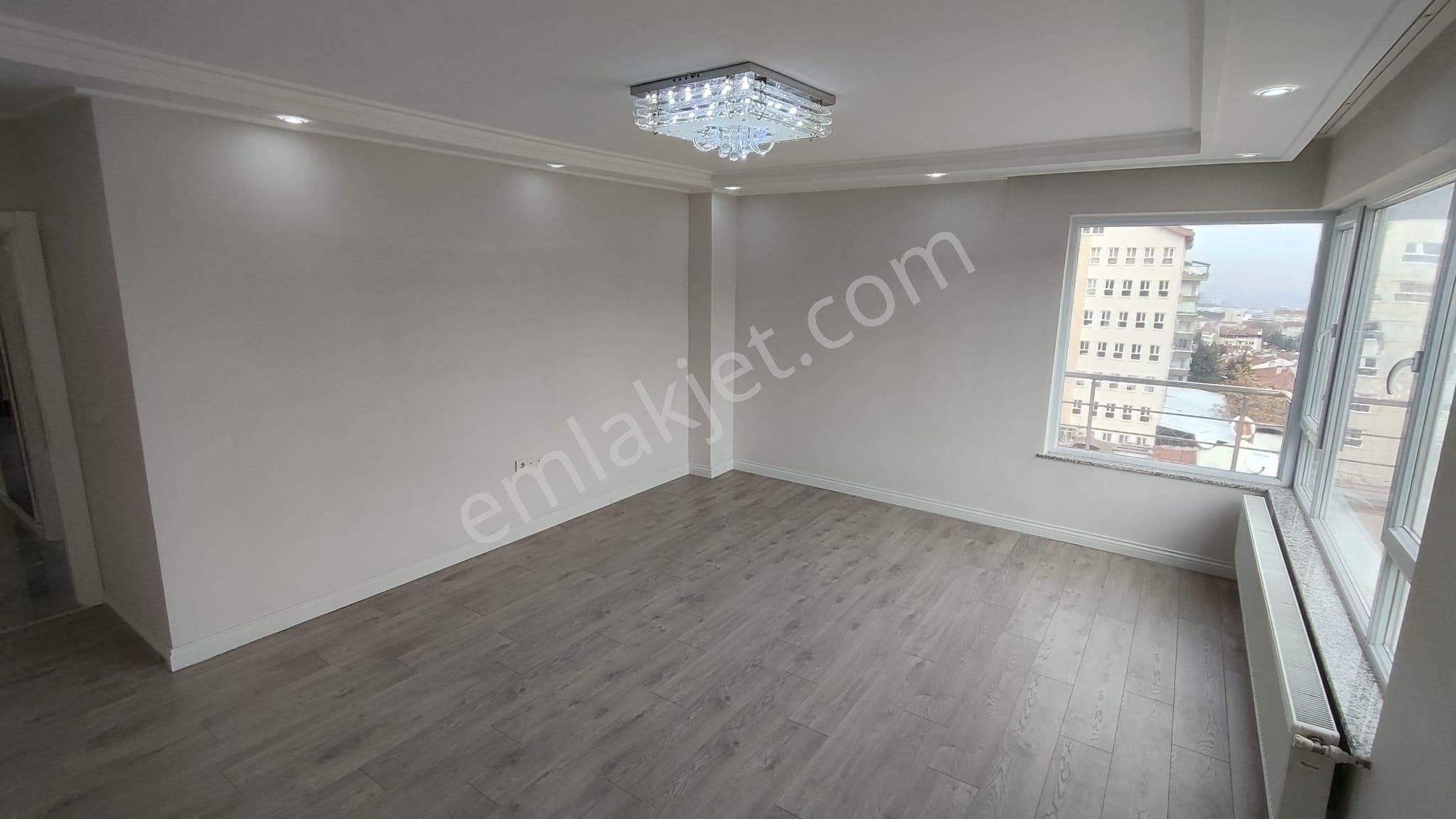 Atanora Vadi'den Sokulluda Cadde Paraleli Lüks Yapılı Ara Kat Manzaralı Boş 3+1 - Görsel 12