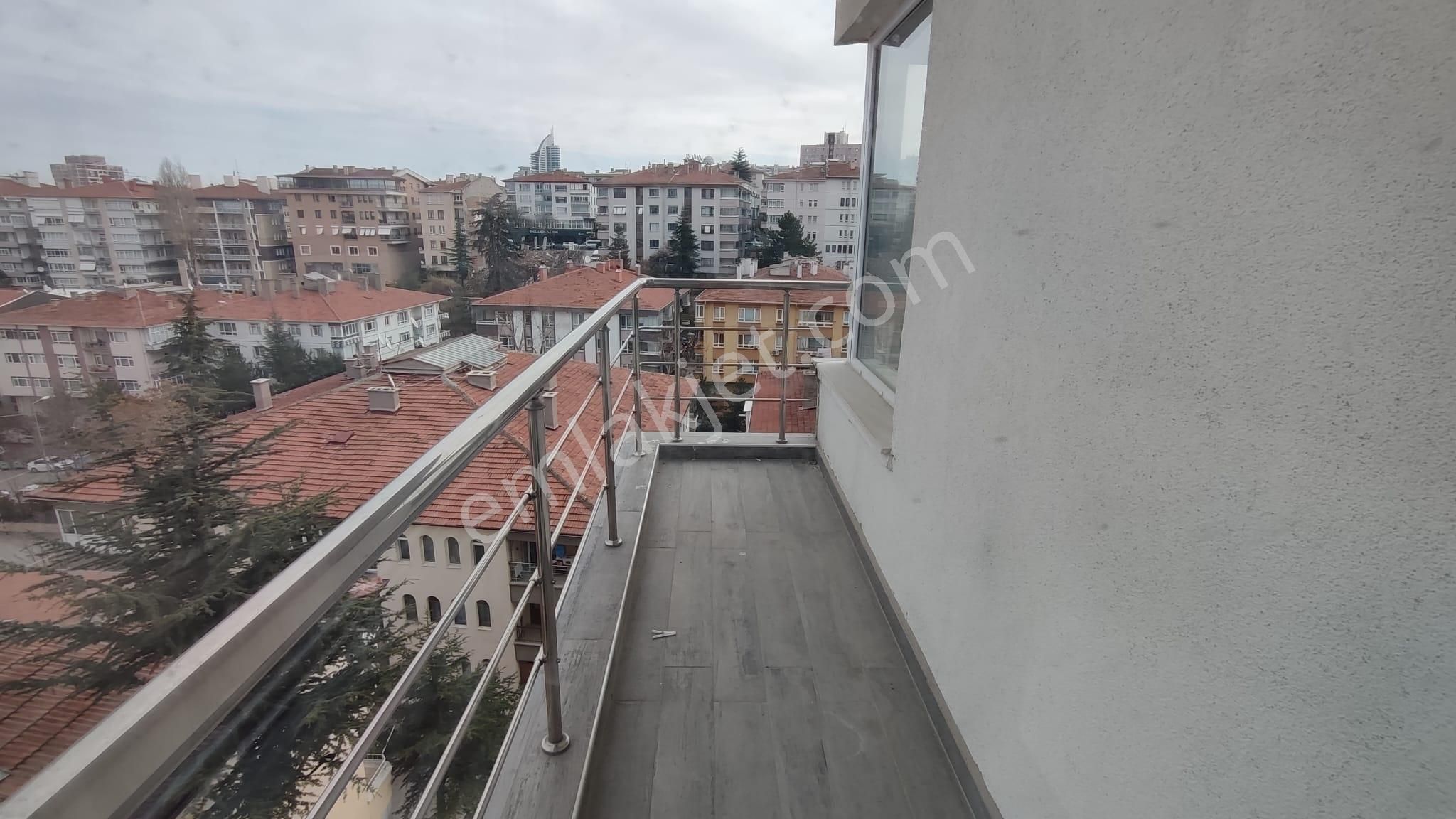 Atanora Vadi'den Sokulluda Cadde Paraleli Lüks Yapılı Ara Kat Manzaralı Boş 3+1 - Görsel 14