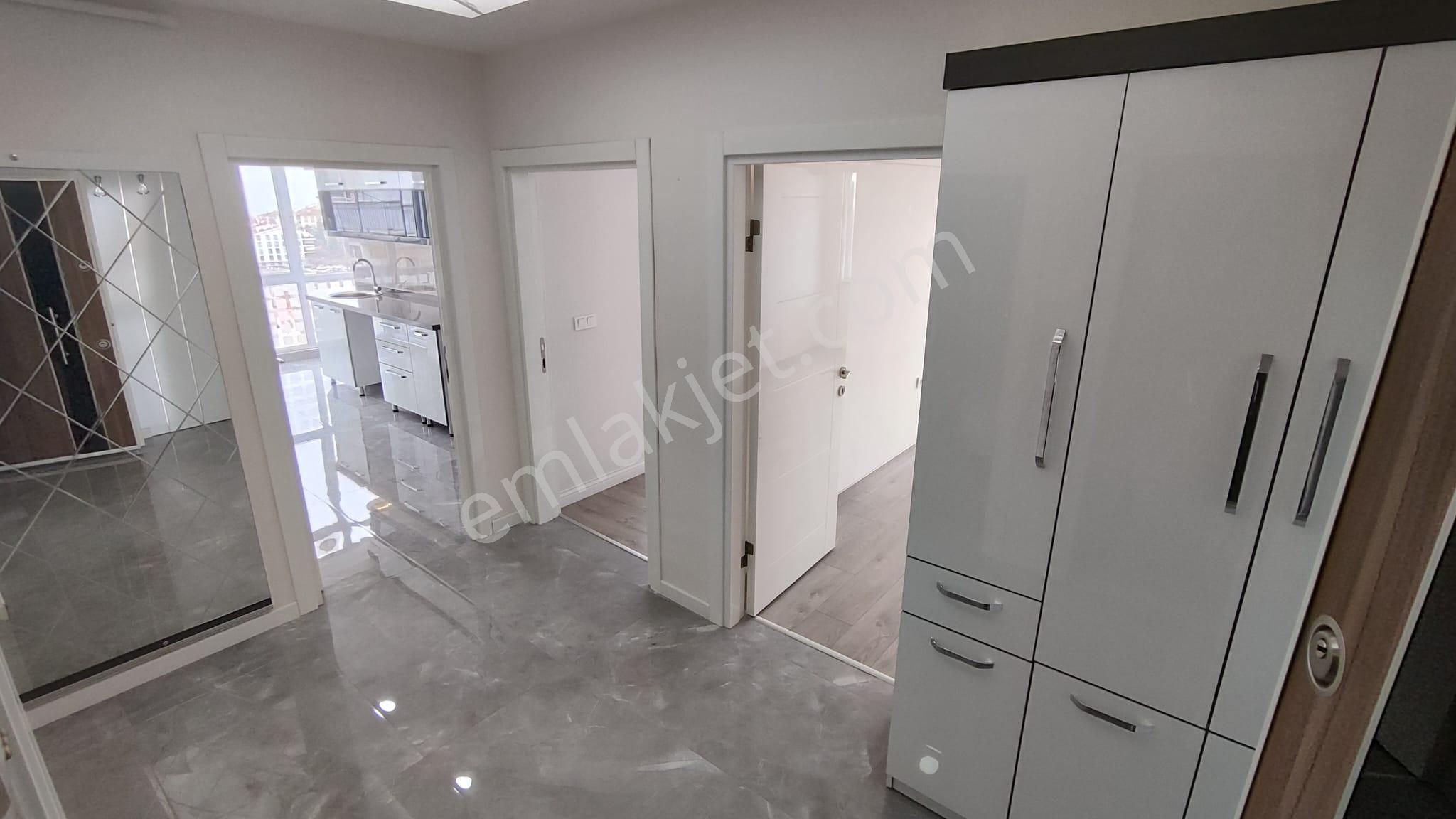 Atanora Vadi'den Sokulluda Cadde Paraleli Lüks Yapılı Ara Kat Manzaralı Boş 3+1 - Görsel 2