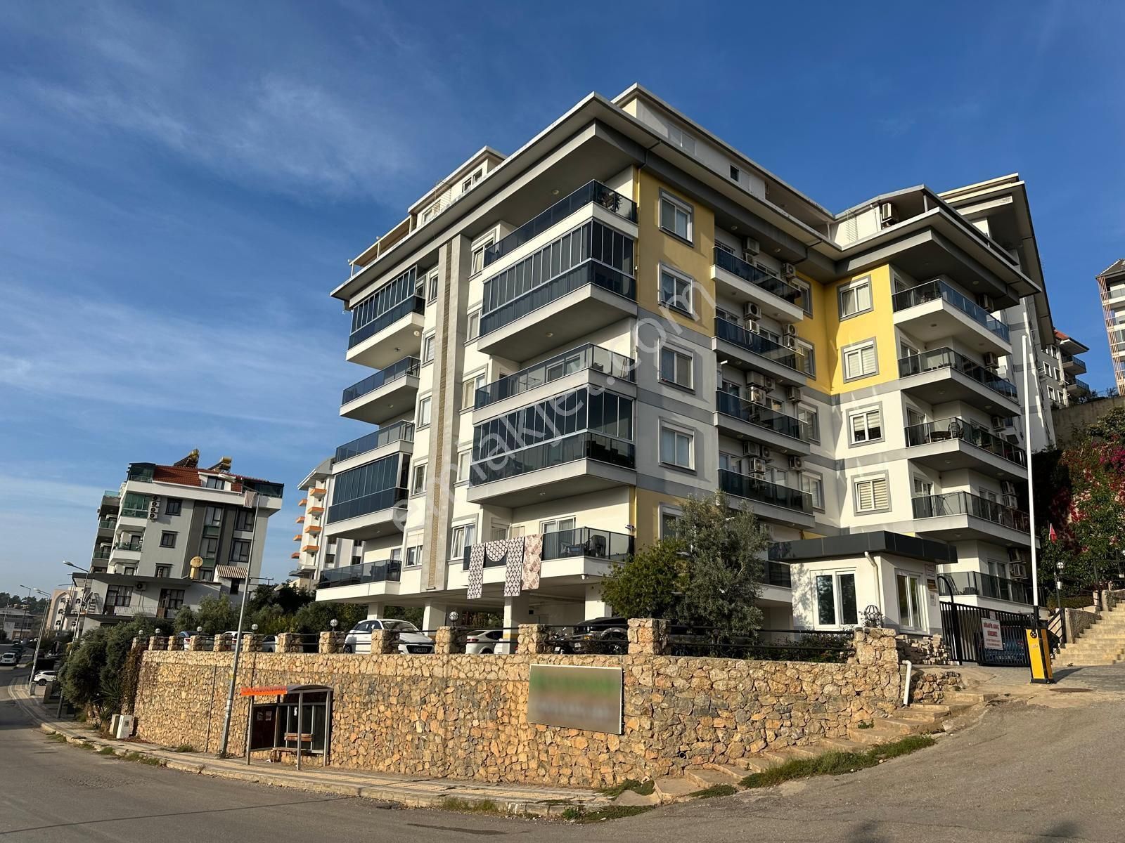 Alanya Çıplaklıda Satılık Site İçi 2+1 Ayrı Mutfak Daire