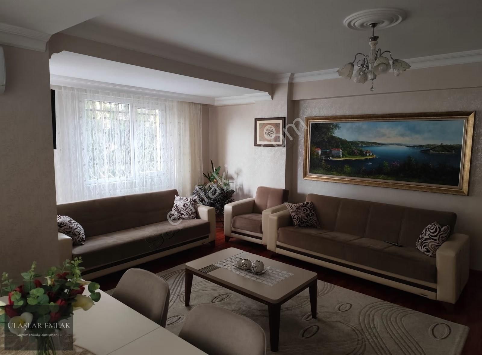 Ümraniye Site Mh. 3+1 135 M2 Satılık Arakat Balkonlu Daire.