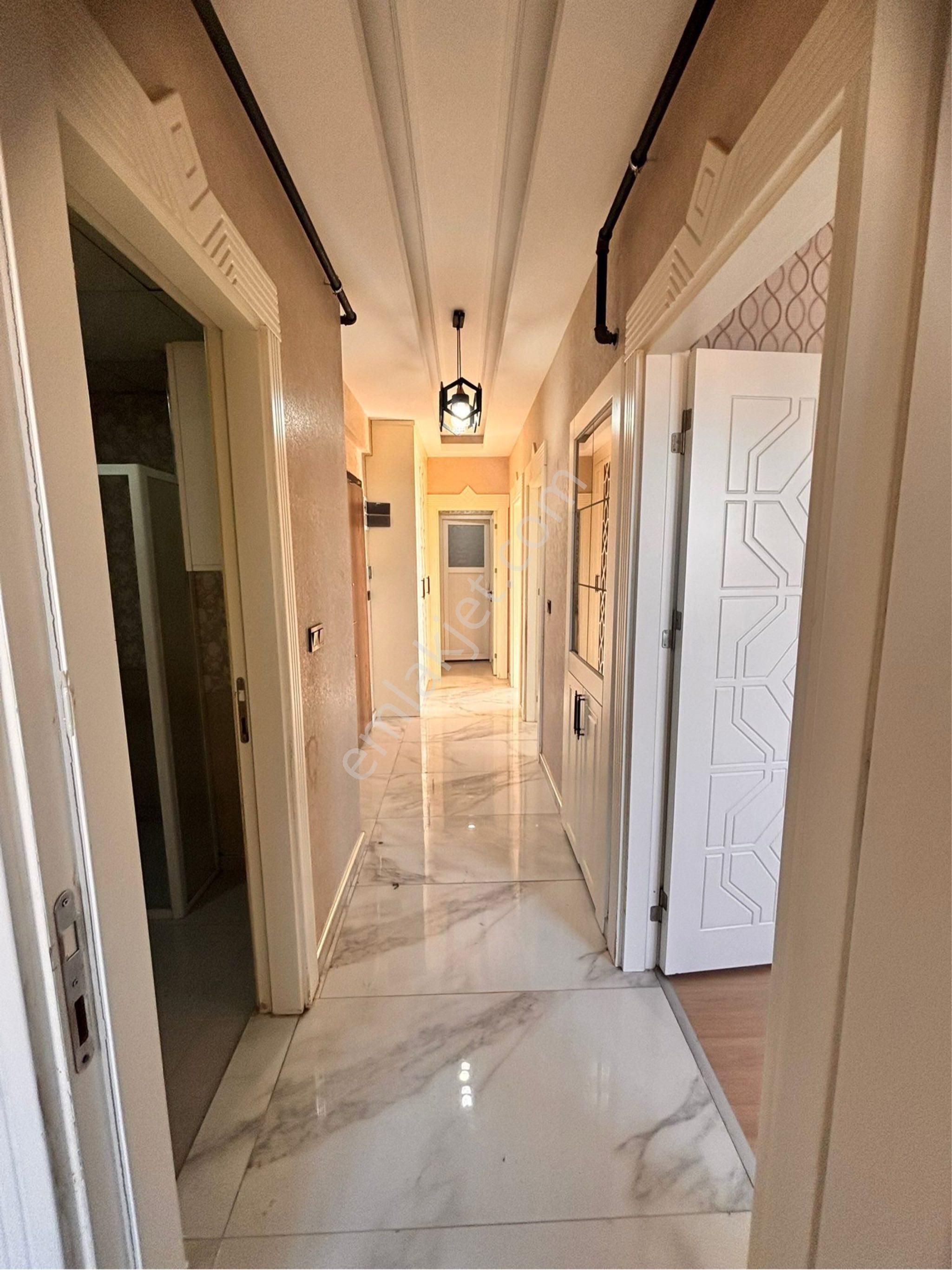 Bülbülzadede Satılıkı Geniş Oturumlu 2+1 Üst Kat - Görsel 3