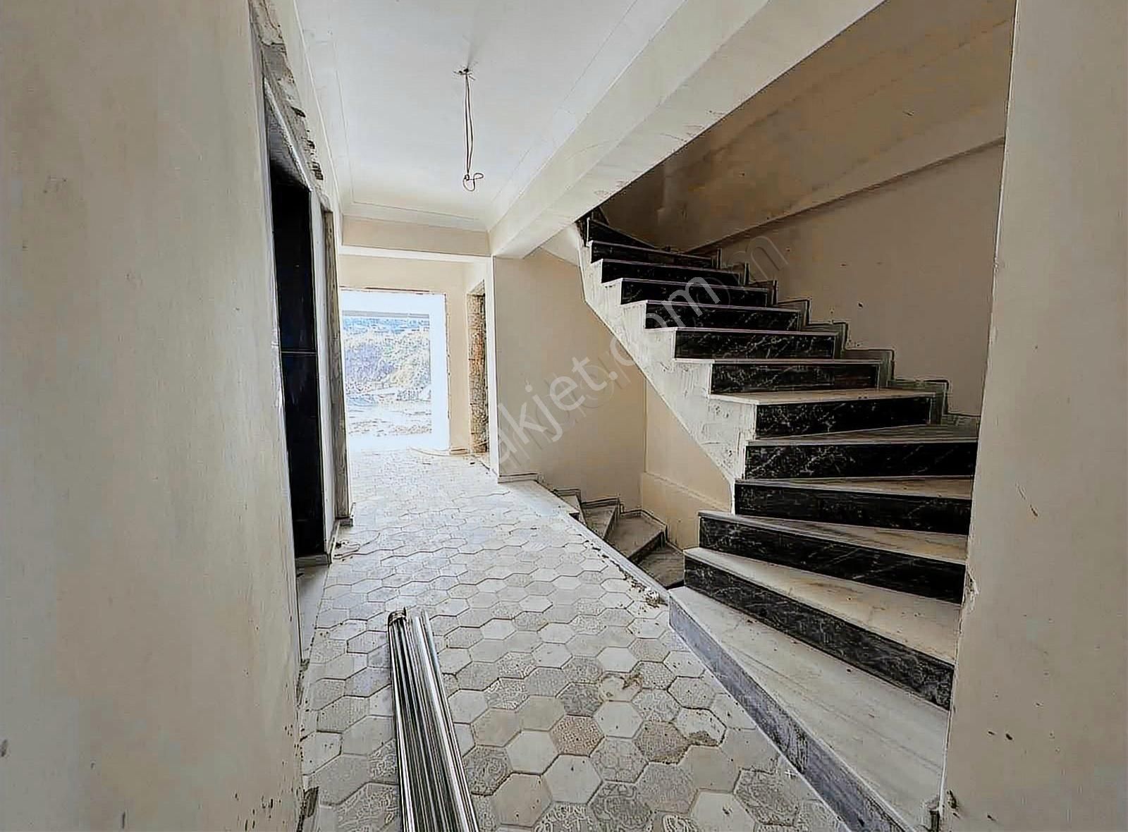 İzmir Dikili Gazi Paşada 2 Aya Teslim 3+1 Havuzlu Dubleks - Görsel 17