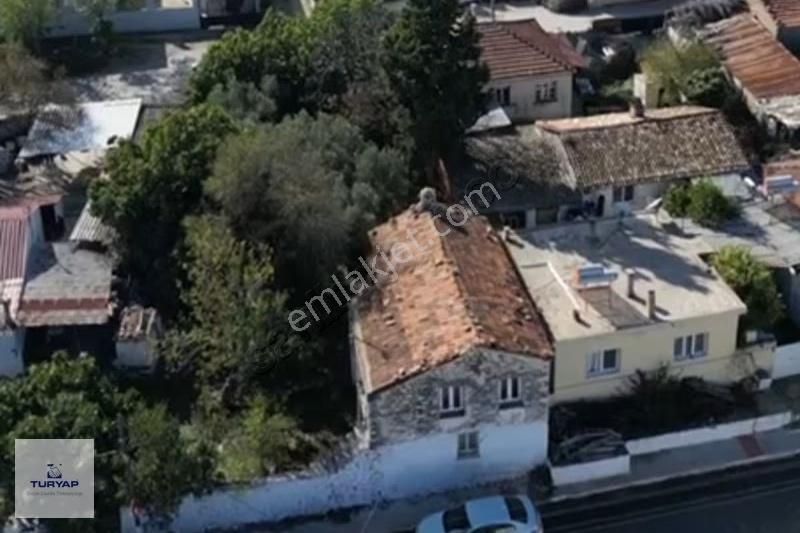 Akköy'de Yol Üzerinde, İki Katlı, Avlulu Tarihi Taş Ev. - Görsel 8