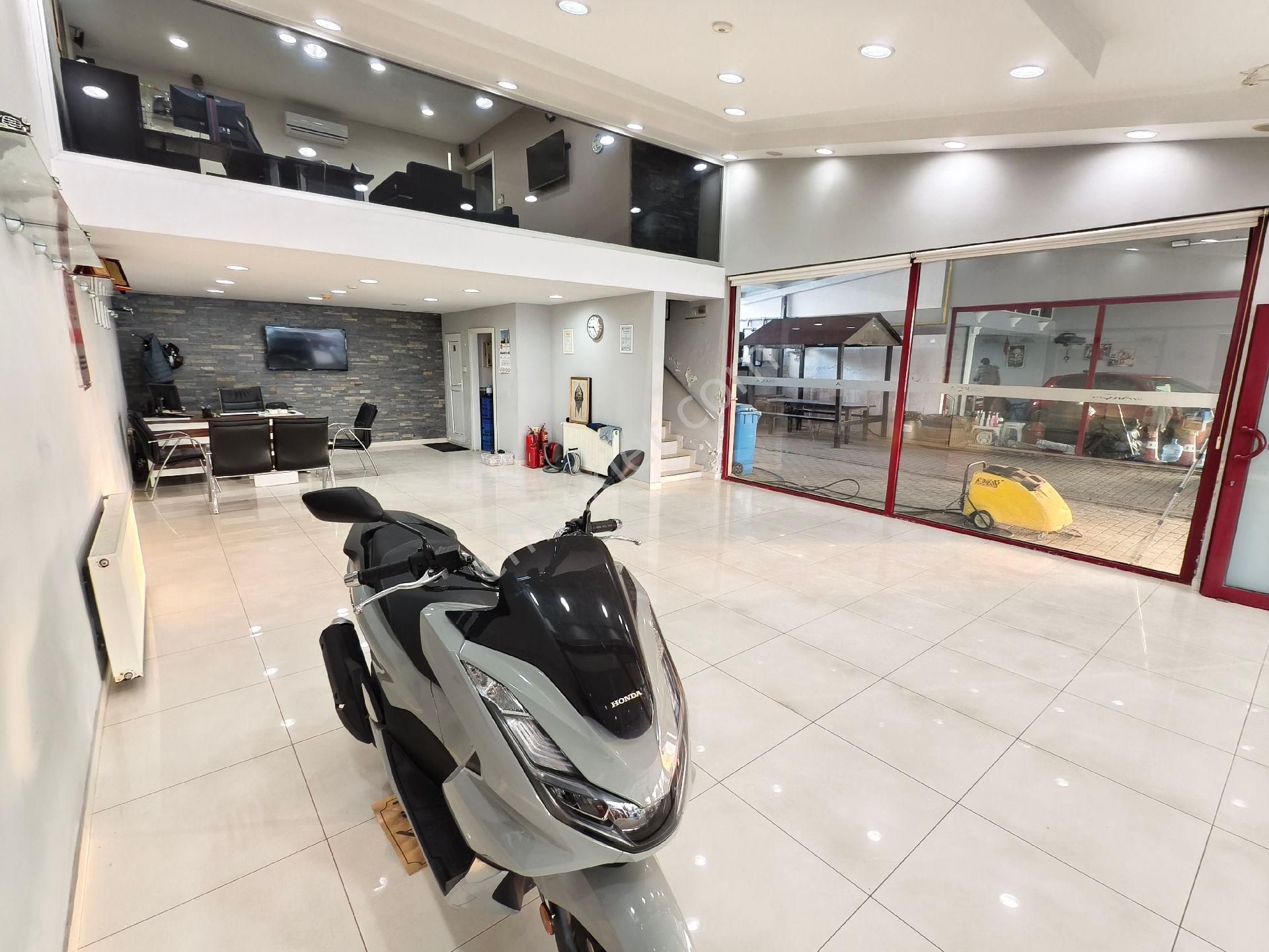 Pera'dan Galericiler Sitesinde Kiralık Dükkan - Görsel 7