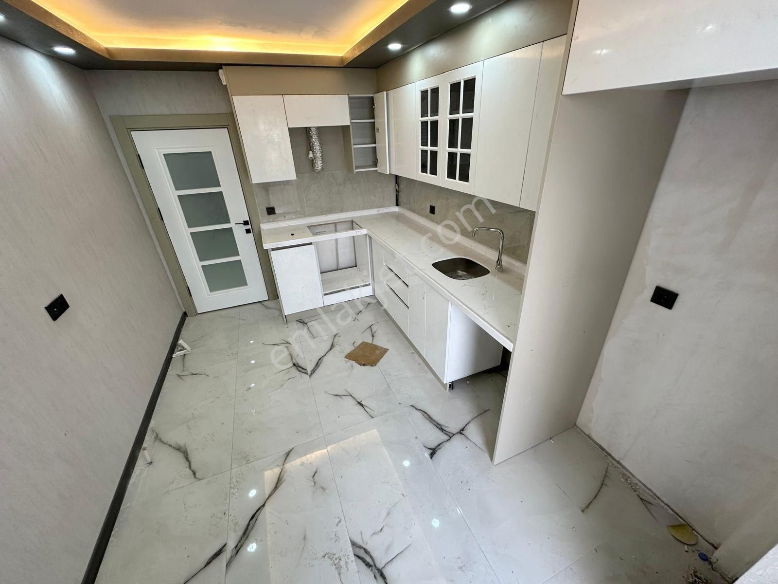 Yenikent Fevzi Çakmak Mh'de 2+1 76m2 Depolu 1.kat Konum'da Çift Banyolu Satılık Daire - Görsel 3