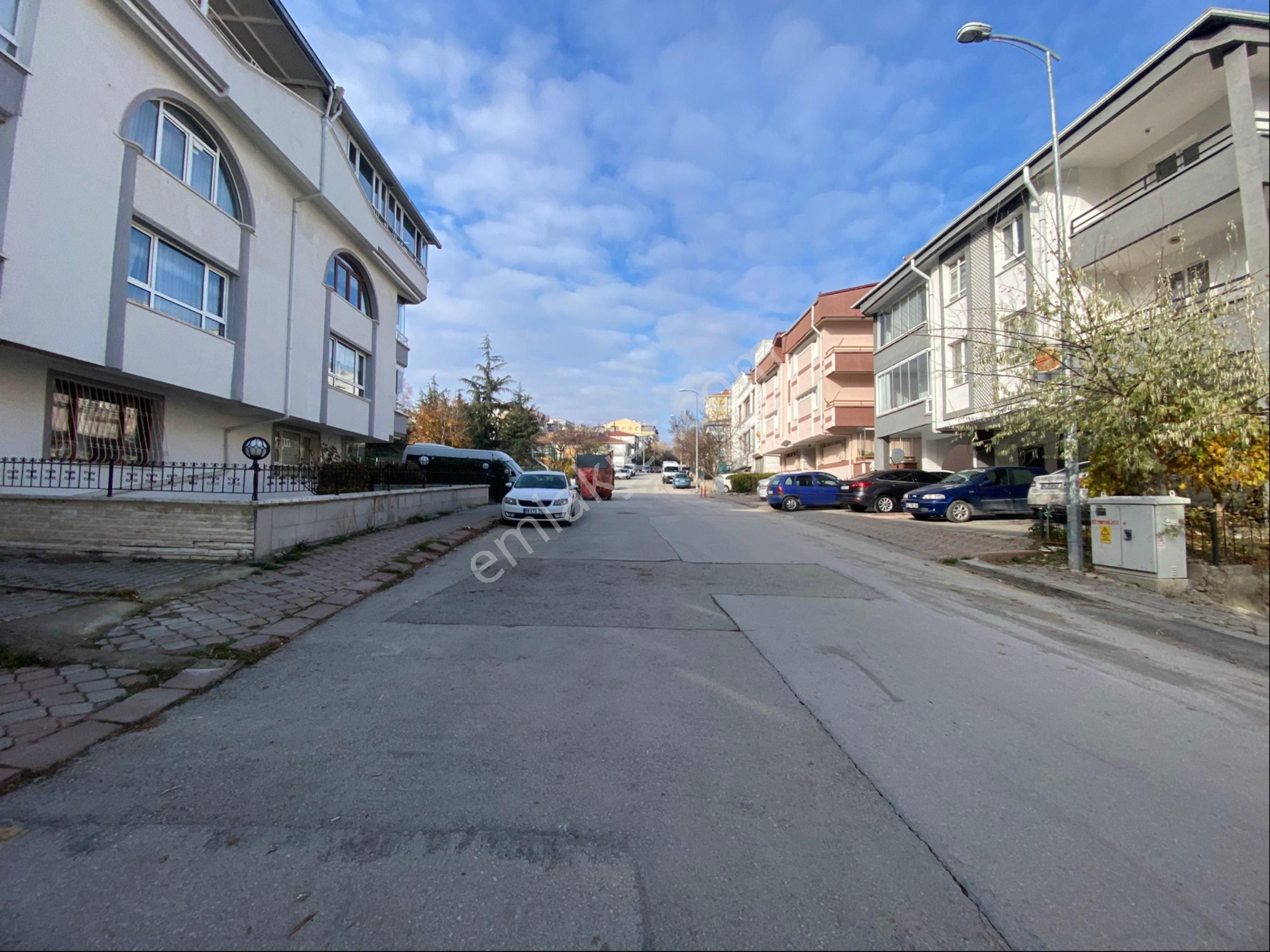 Atanora Vadi’den Dikmen’de Satılık Giriş Kat Kapalı Garajlı 2+1 - Görsel 20