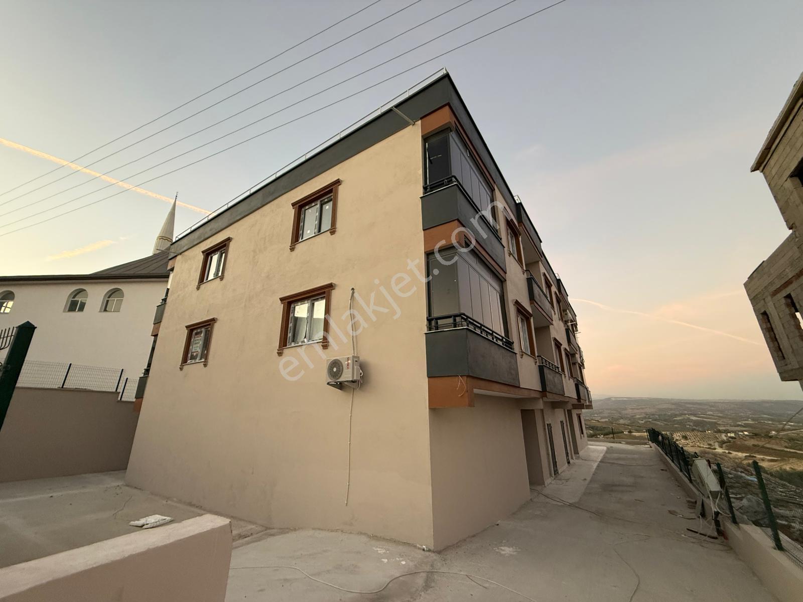 Üniversite Civarı Göl Manzaralı 1+1 Satılık Daire - Görsel 12