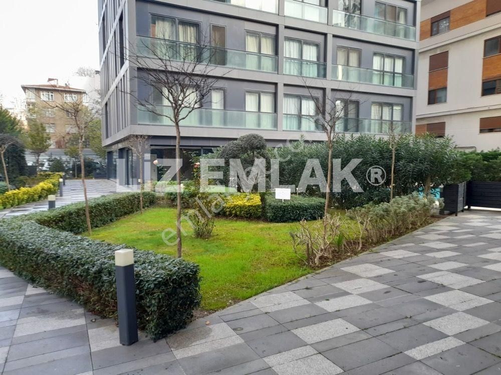 Suadiye'de 7/24 Güvenlikli Yemyeşil Sitede Süper Lüks 2+1 Daire