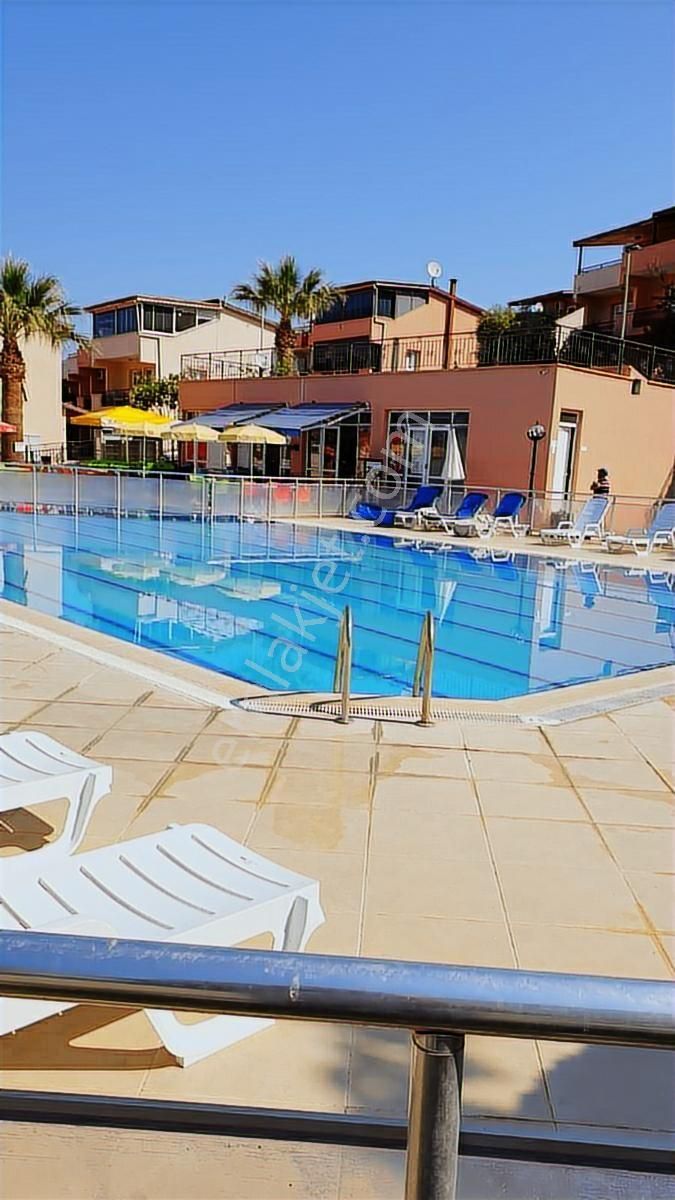 Kuşadası'nda Havuzlu Güvenlikli Sitede Manzaralı 4+1 Yazlık - Görsel 8