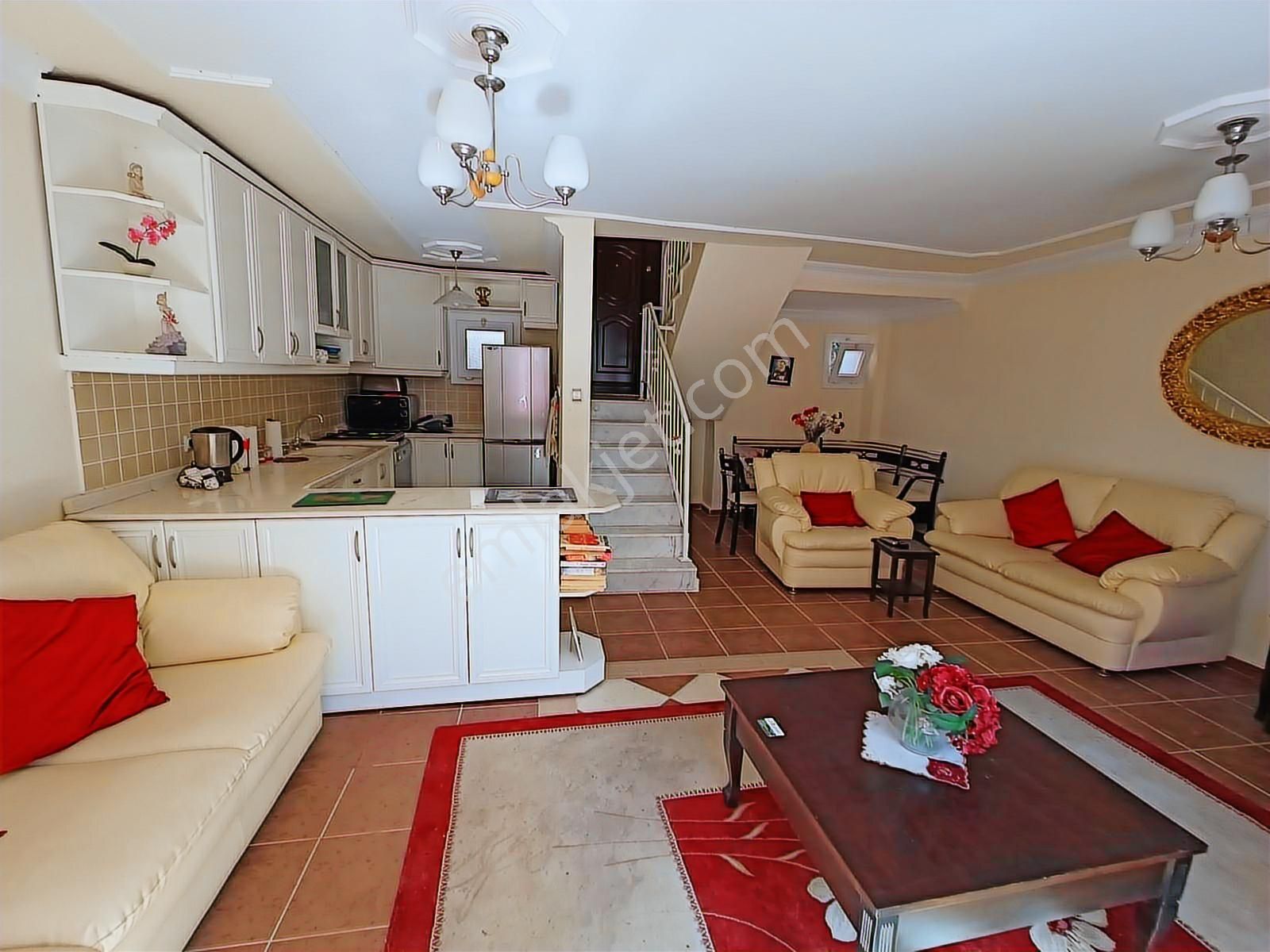 Kuşadası'nda Havuzlu Güvenlikli Sitede Manzaralı 4+1 Yazlık - Görsel 5