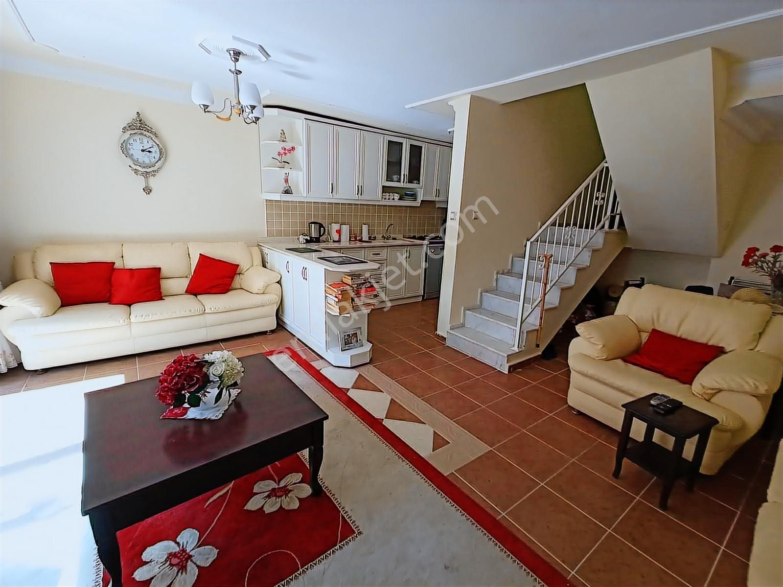 Kuşadası'nda Havuzlu Güvenlikli Sitede Manzaralı 4+1 Yazlık - Görsel 12