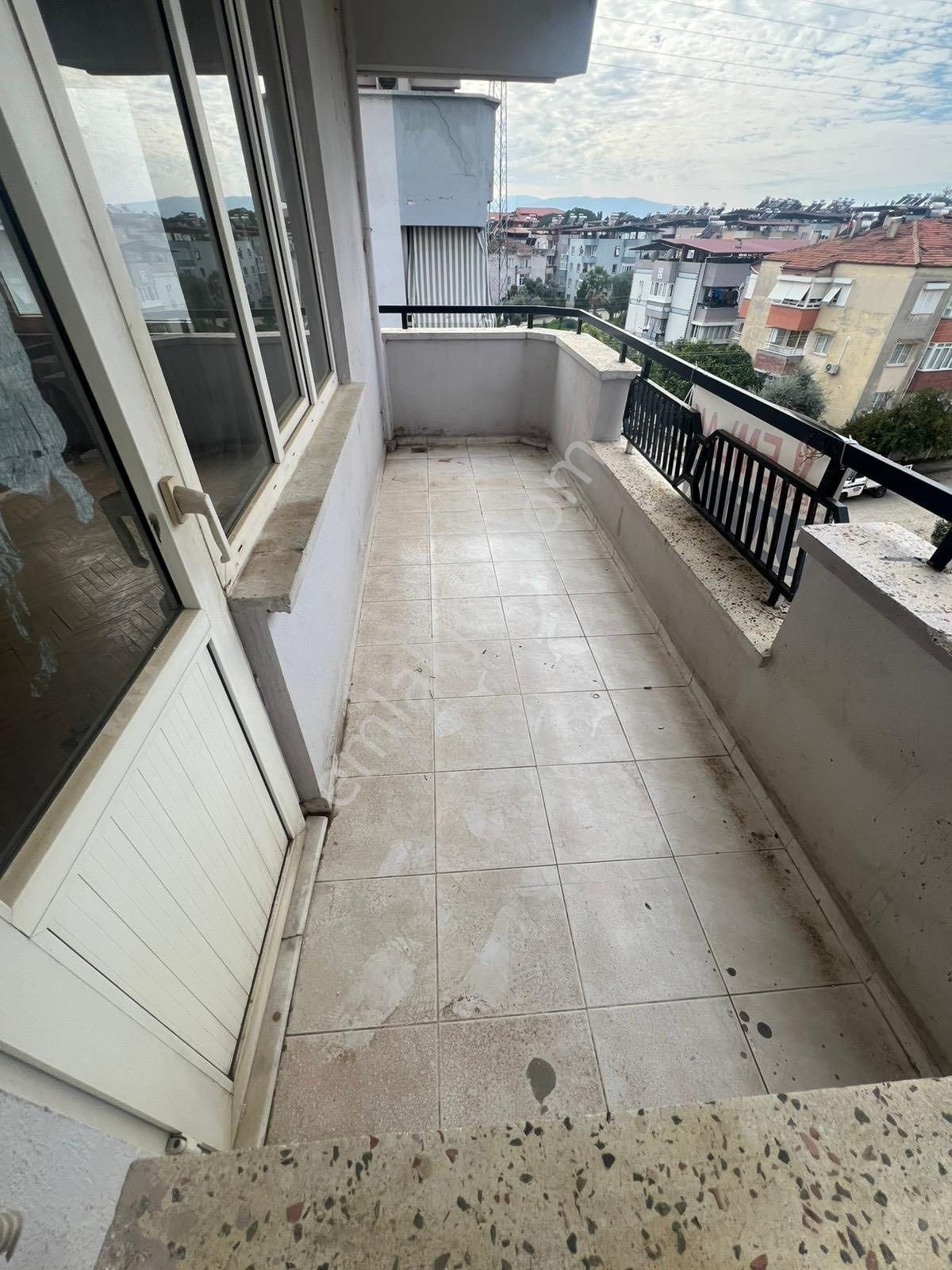 Aydın Nazilli – Yıldıztepe Mahallesi Öz Seçen Sitesi’nde 3+1 Masrafsız Satılık Daire