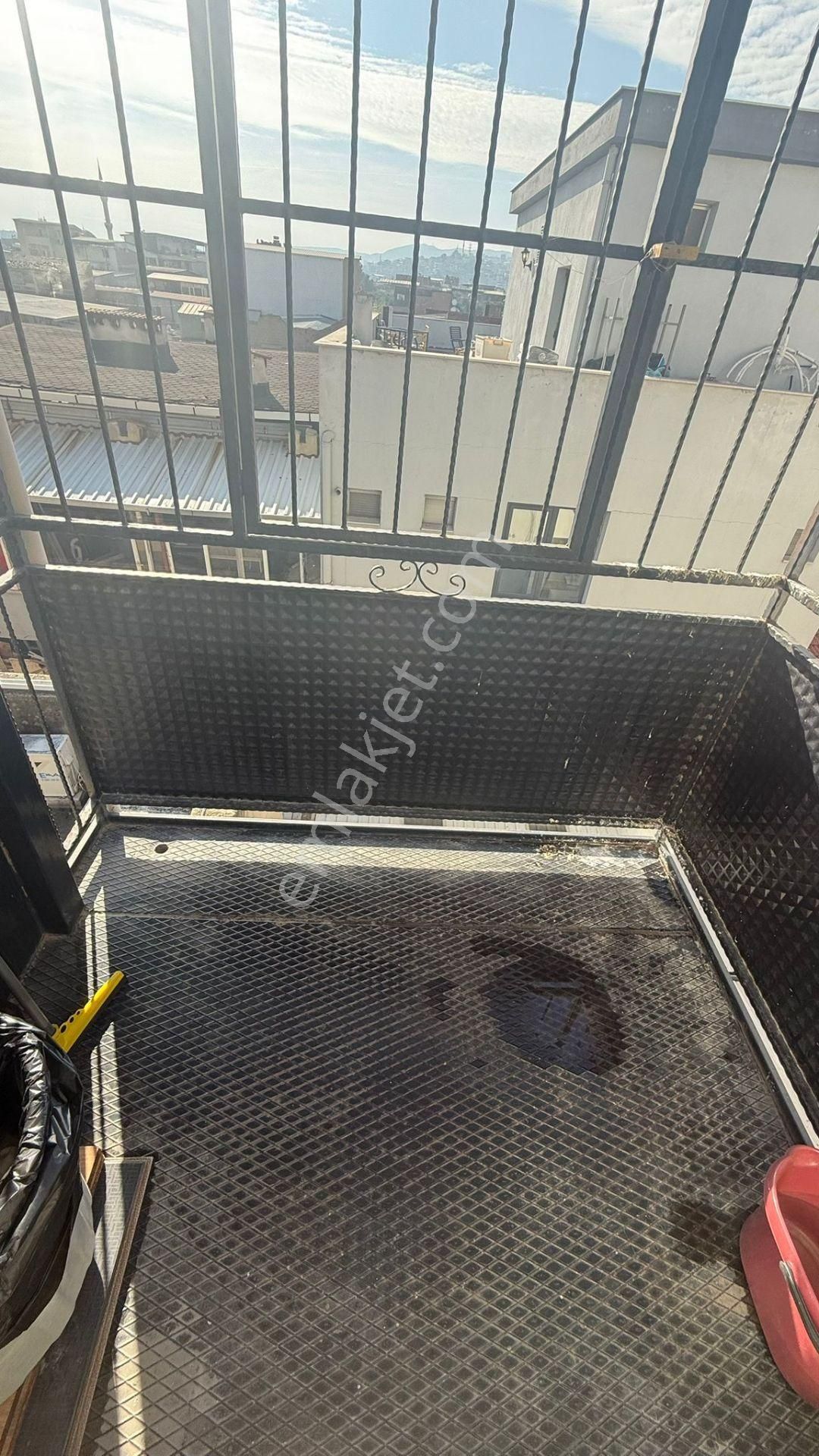 Karabağlar Yeşillik Cad. Yakını Kiralık 3+1 Ofis - Görsel 12
