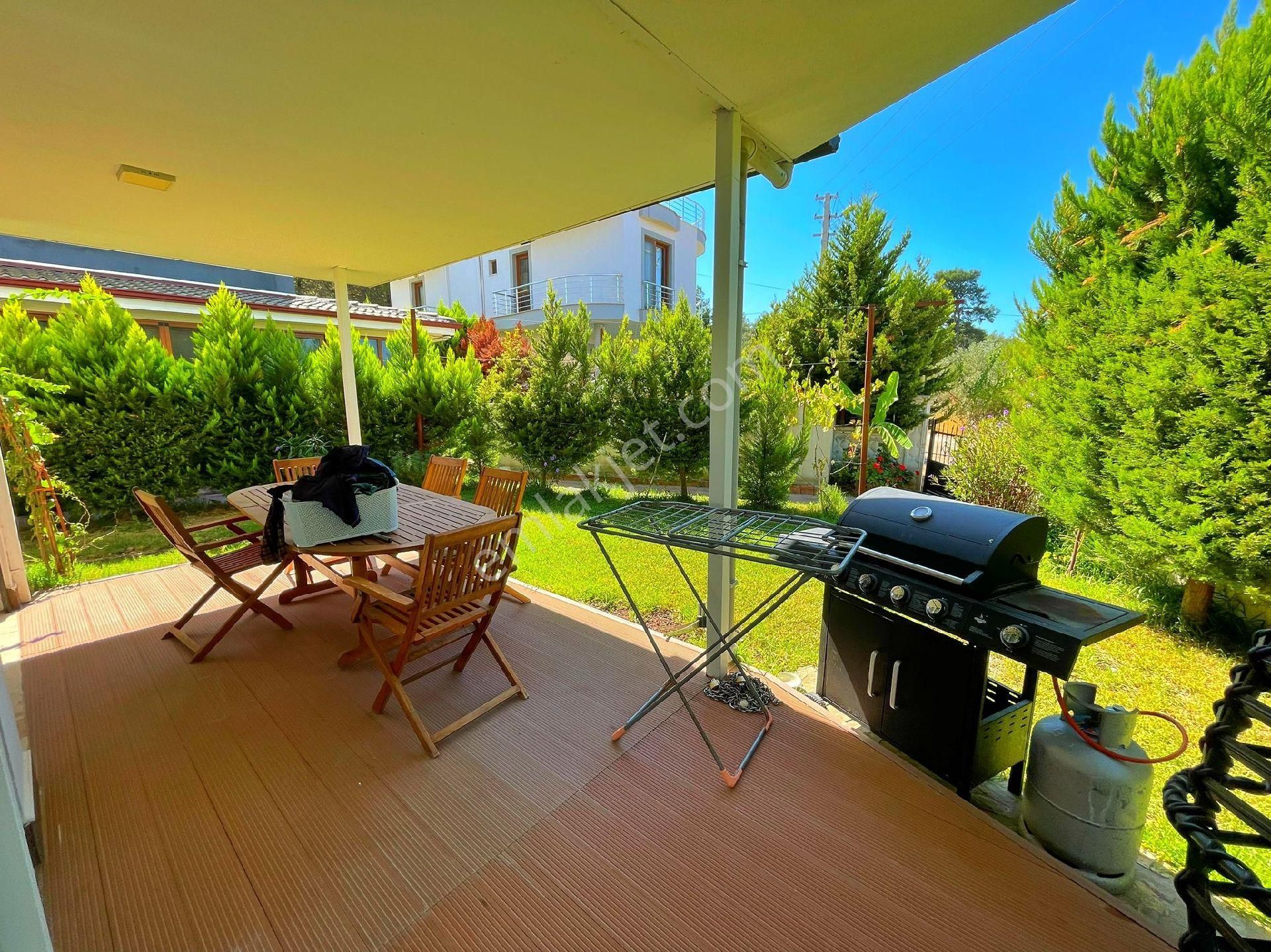 Kuşadasında Havuzlu Sitede Tek Müstakil 3+1 Bahçeli Villa - Görsel 10