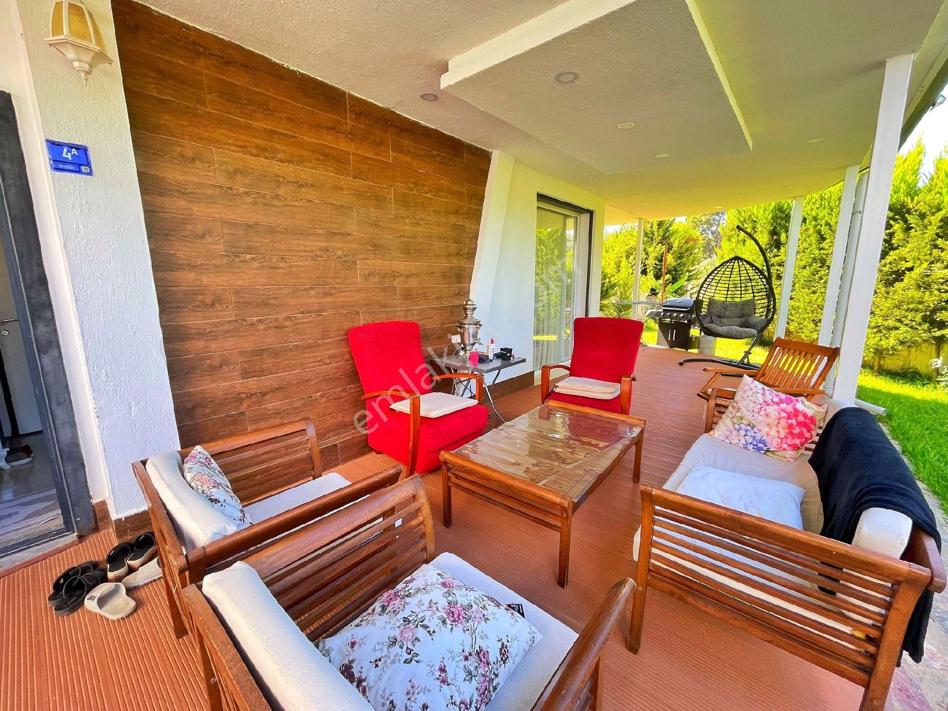 Kuşadasında Havuzlu Sitede Tek Müstakil 3+1 Bahçeli Villa - Görsel 17