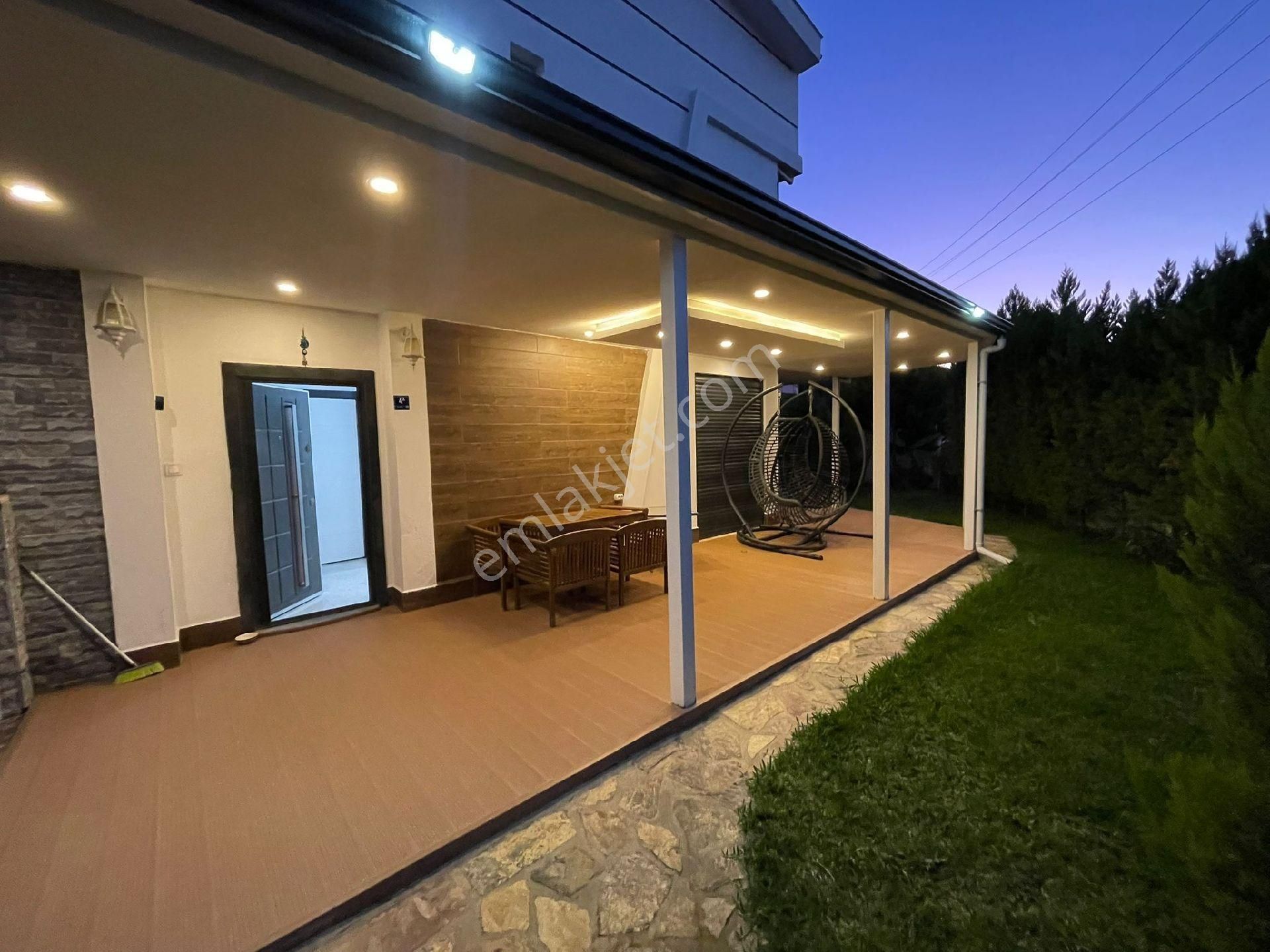 Kuşadasında Havuzlu Sitede Tek Müstakil 3+1 Bahçeli Villa - Görsel 8