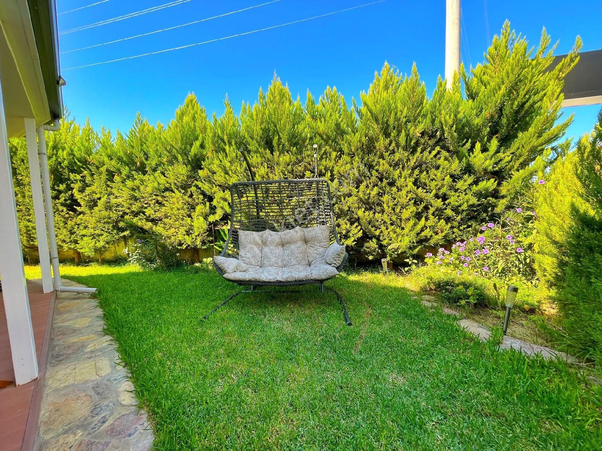 Kuşadasında Havuzlu Sitede Tek Müstakil 3+1 Bahçeli Villa - Görsel 3