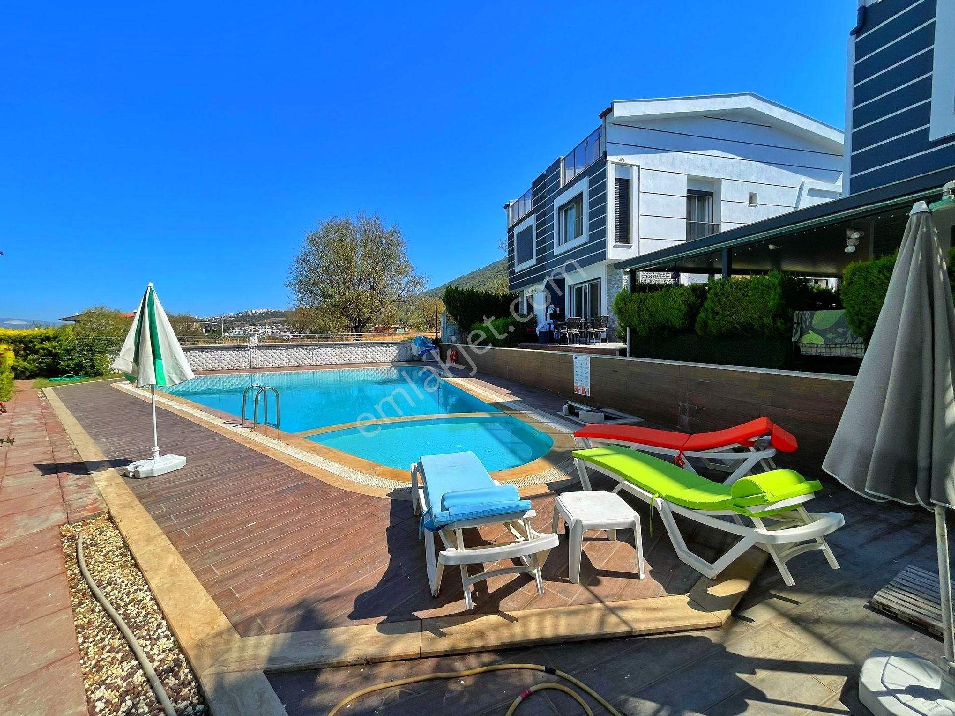 Kuşadasında Havuzlu Sitede Tek Müstakil 3+1 Bahçeli Villa - Görsel 15