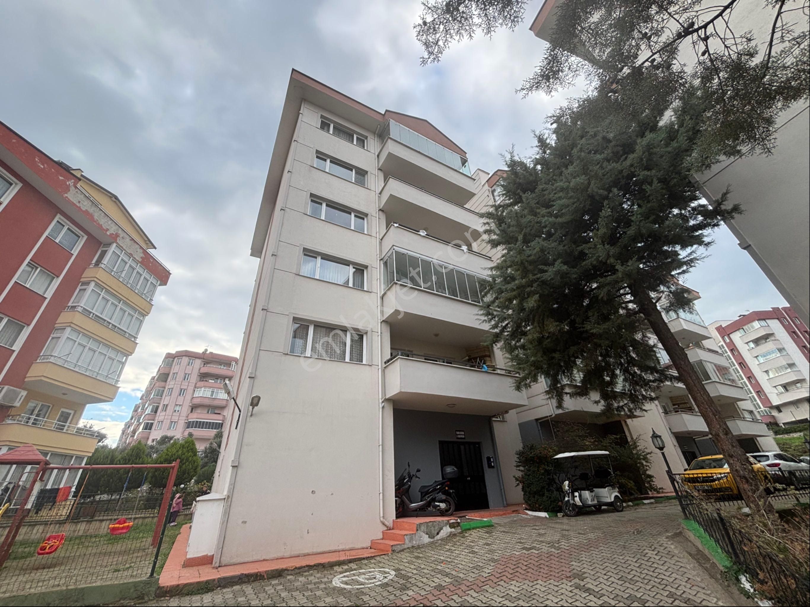 İdenova’dan Güzelyalı Eğitim Mahallesi Tekev Sitesi’nde Ferah 3+1, 120 M² Satılık Daire - Görsel 23