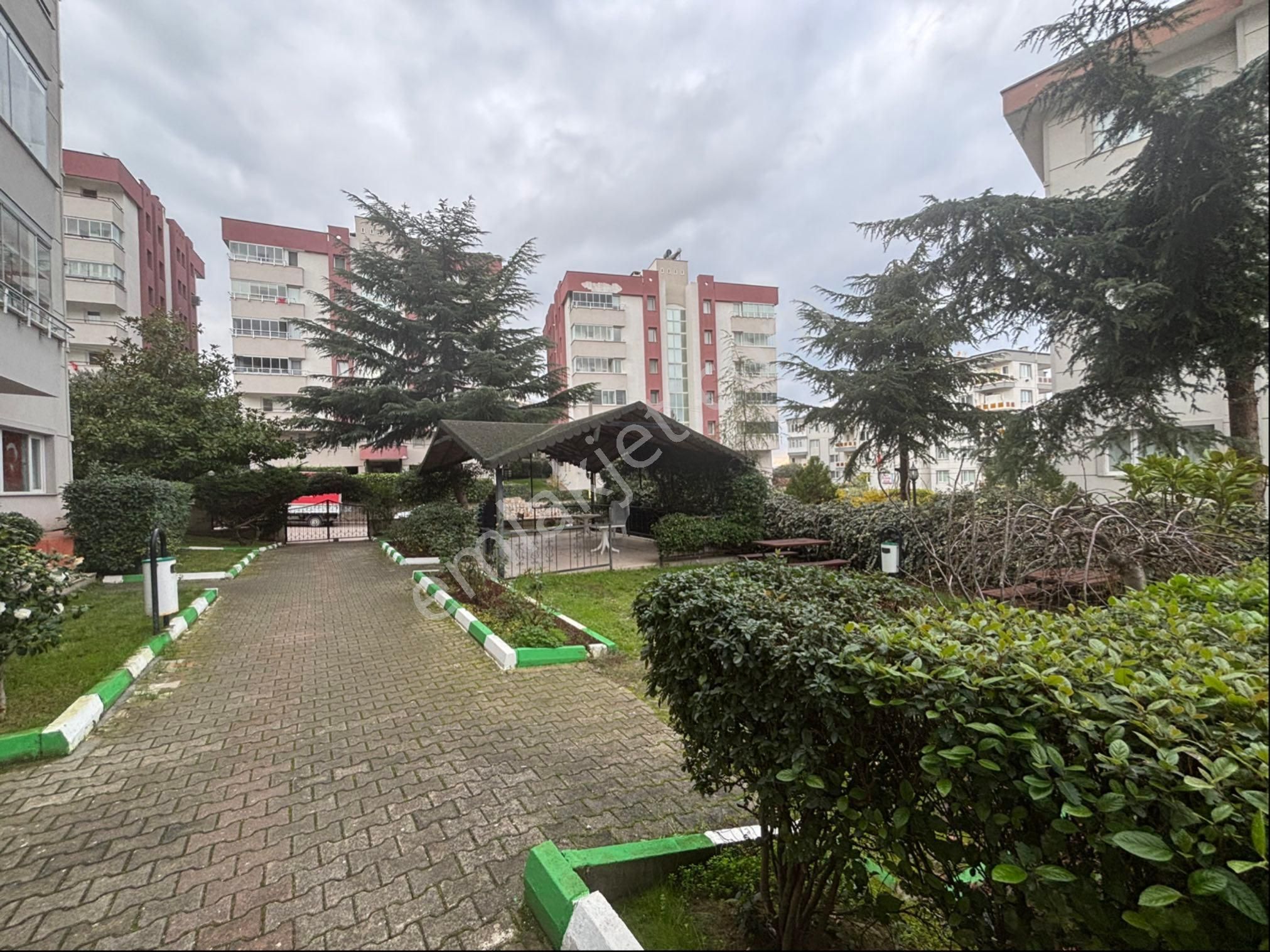 İdenova’dan Güzelyalı Eğitim Mahallesi Tekev Sitesi’nde Ferah 3+1, 120 M² Satılık Daire - Görsel 2