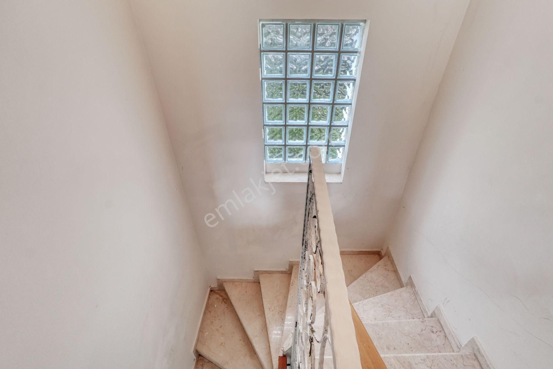 Bornova Yakaköyde 1.085 M² Arsa İçinde Tam Müstakil 5+1 Villa - Görsel 29