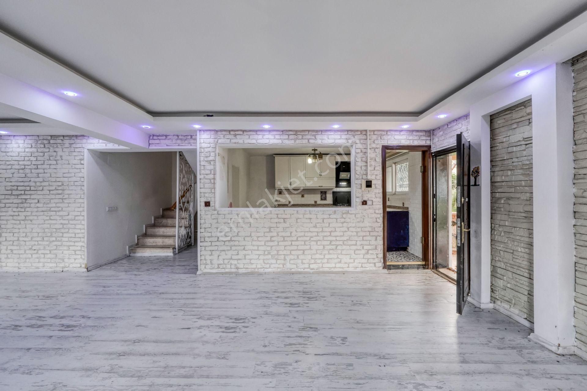 Bornova Yakaköyde 1.085 M² Arsa İçinde Tam Müstakil 5+1 Villa - Görsel 22