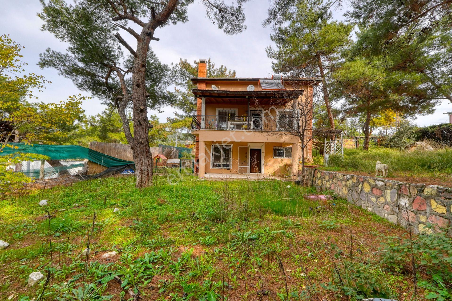 Bornova Yakaköyde 1.085 M² Arsa İçinde Tam Müstakil 5+1 Villa - Görsel 4