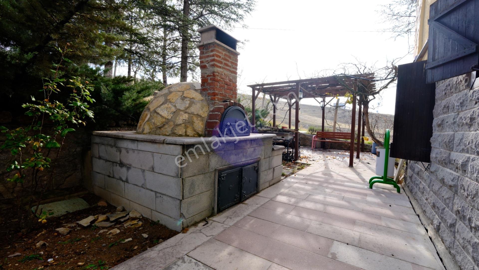 Pursaklar Yeşilyurt'ta Geniş Peyzajlı 3+1 Villa - Görsel 23