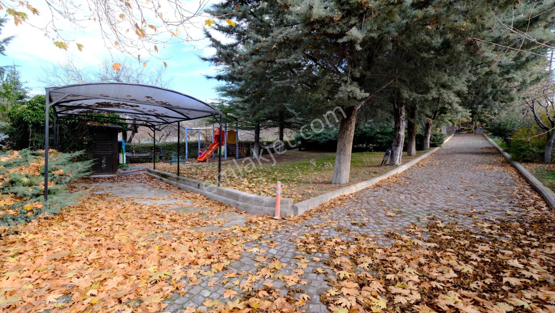 Pursaklar Yeşilyurt'ta Geniş Peyzajlı 3+1 Villa - Görsel 25