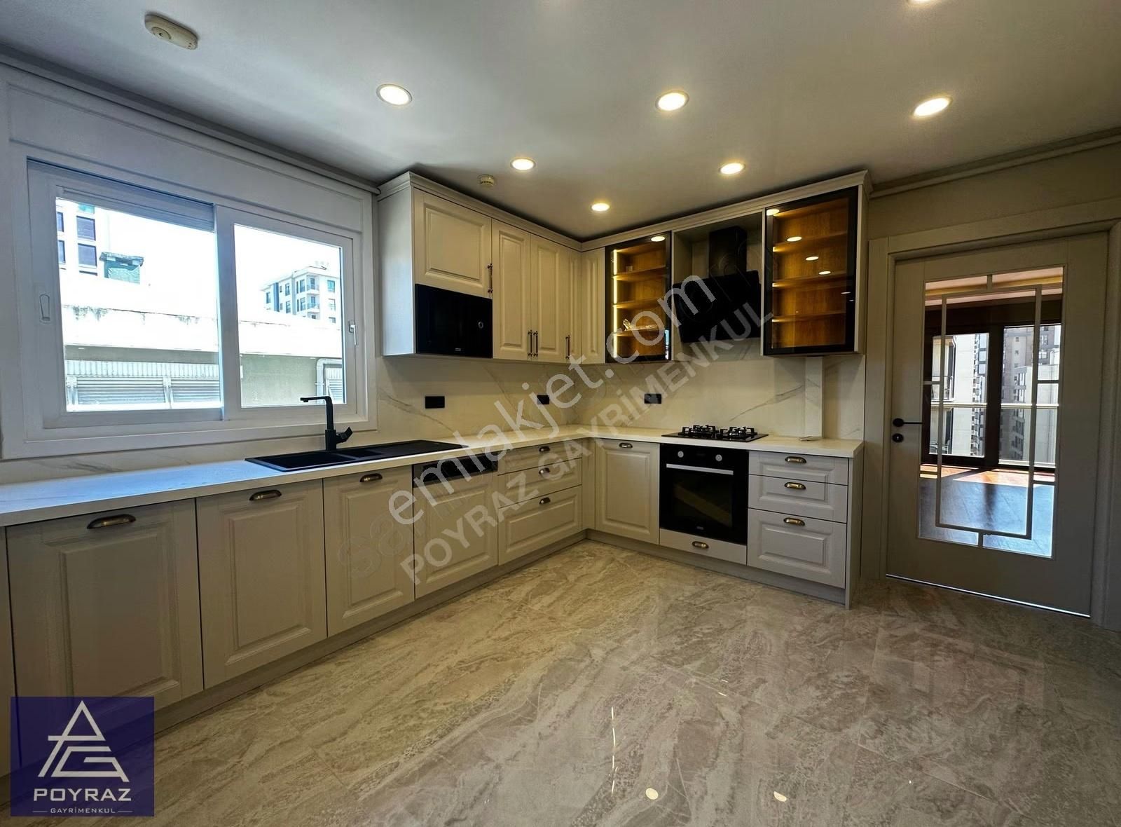 Poyraz'dan Göztepede Mimari Dekorasyonlu Katta Tek 220 M2 4+1 - Görsel 9