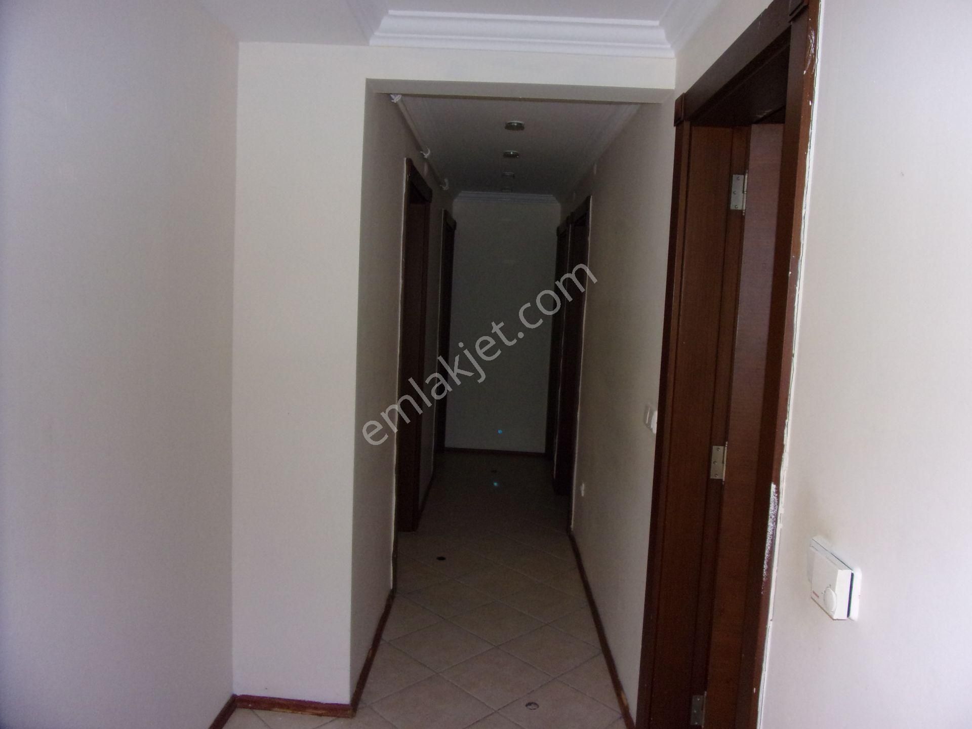 Tarabya Sitede 3+1 140 Metrekare Bakımlı Kiralık Daire - Görsel 14