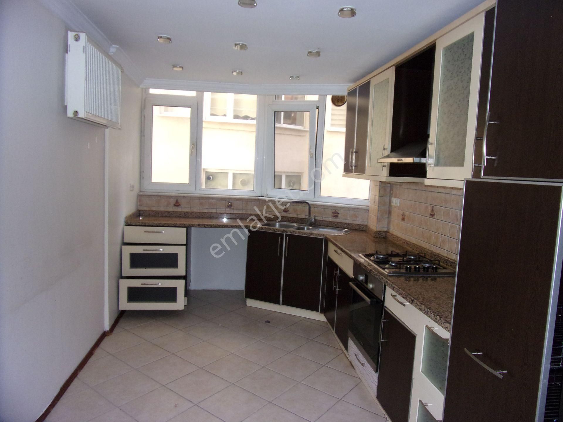 Tarabya Sitede 3+1 140 Metrekare Bakımlı Kiralık Daire - Görsel 17