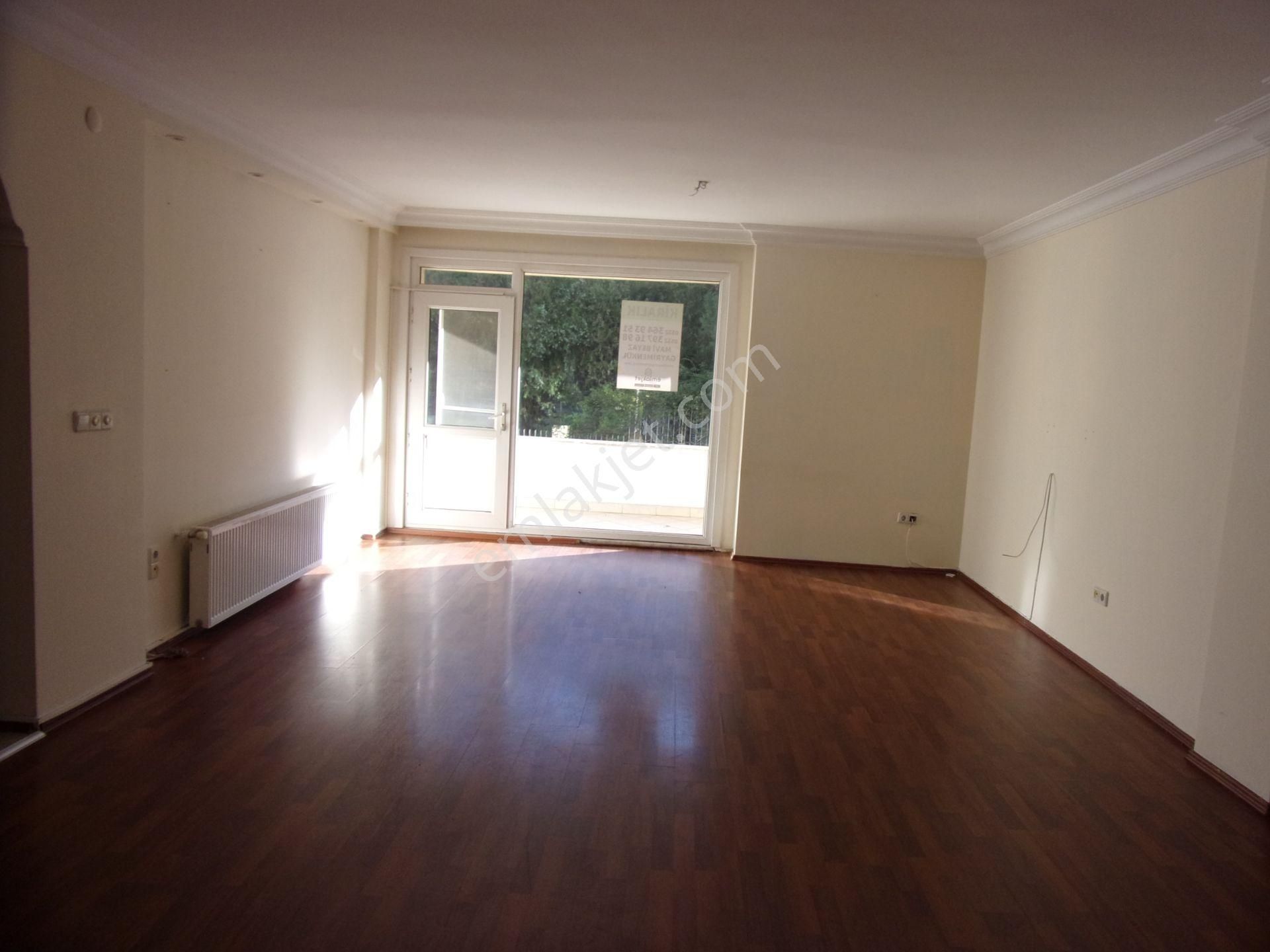 Tarabya Sitede 3+1 140 Metrekare Bakımlı Kiralık Daire