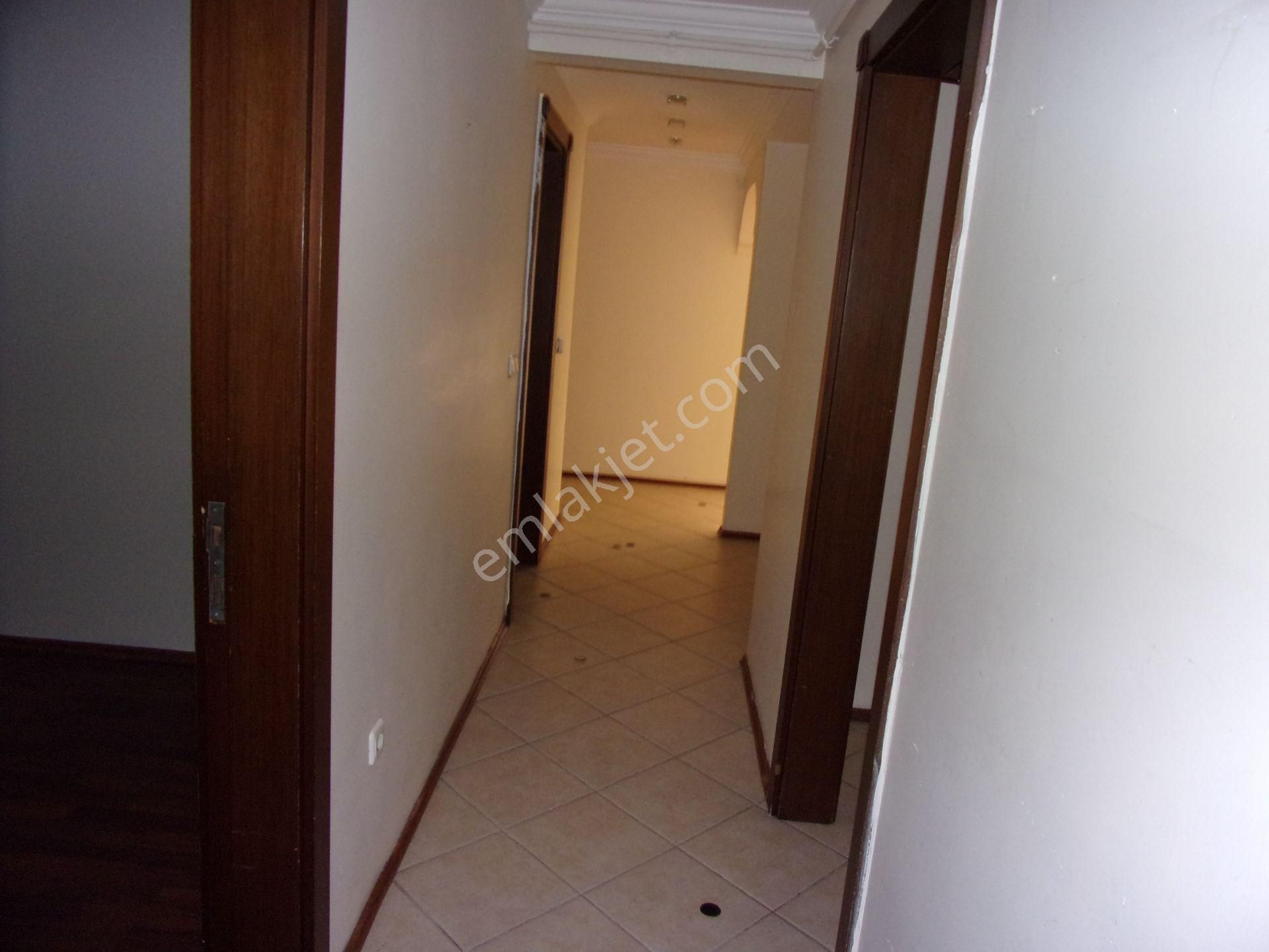 Tarabya Sitede 3+1 140 Metrekare Bakımlı Kiralık Daire - Görsel 29