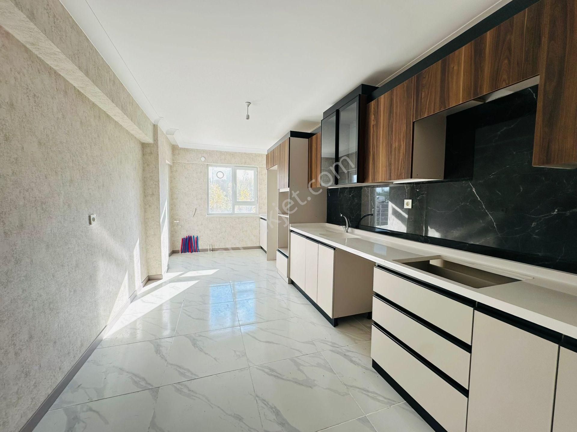 Karapürçek'te Salı Pazarı Yakını Full Yapılı 3+1 Satılık Sıfır Daire !!! - Görsel 2