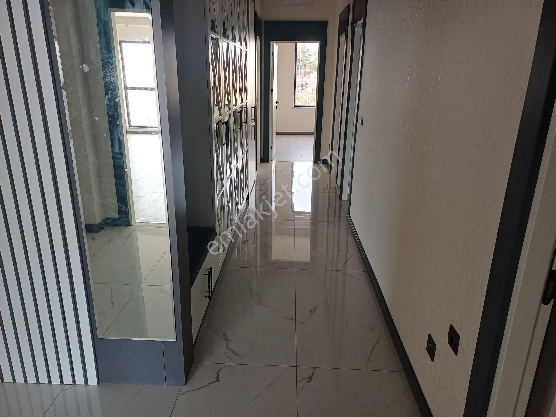 Kalekışladan Manzaralı Ful Lüks Yapılı Kiralık Geniş 4+1 Daire - Görsel 12
