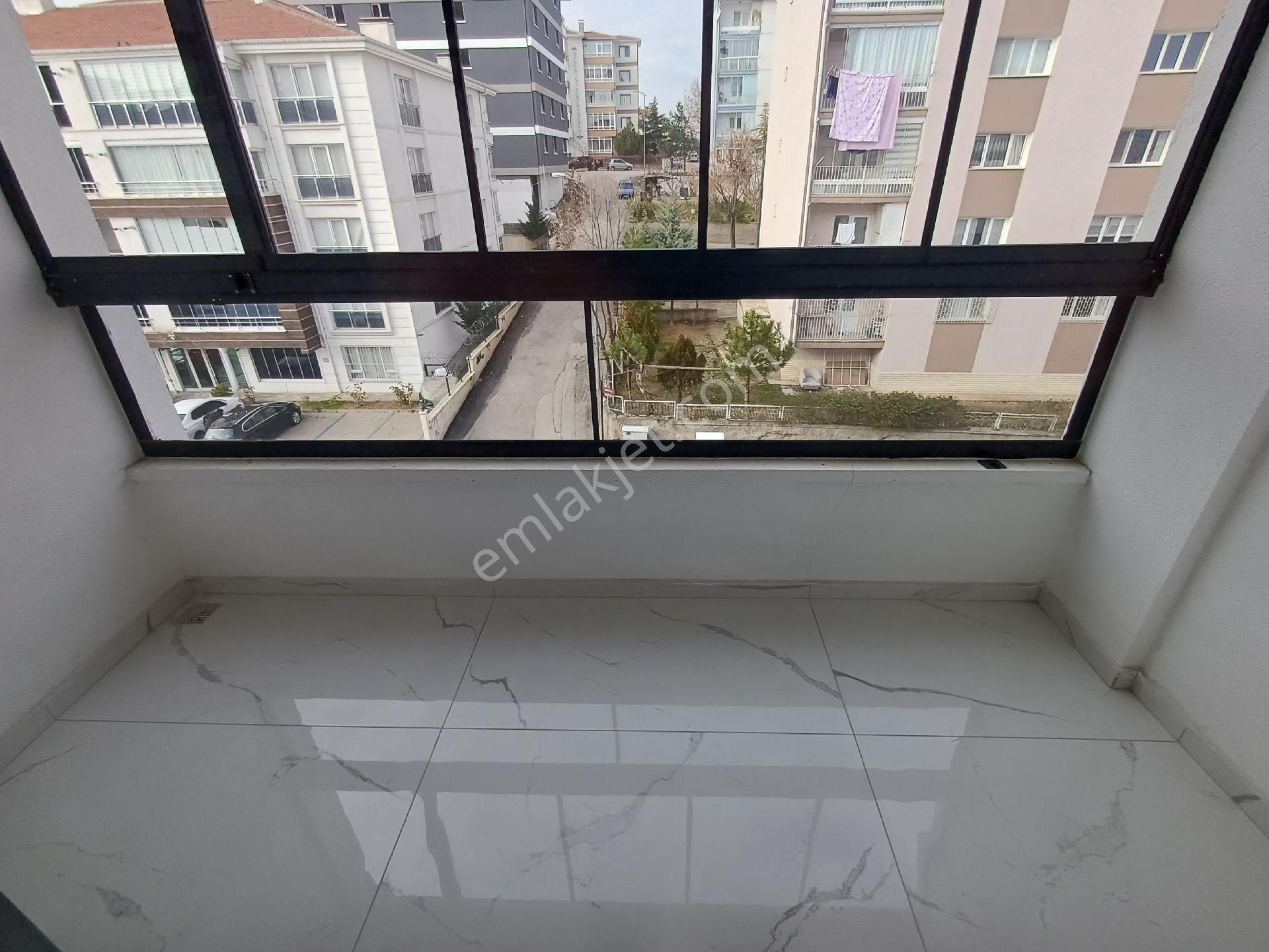 Kalekışladan Manzaralı Ful Lüks Yapılı Kiralık Geniş 4+1 Daire - Görsel 29