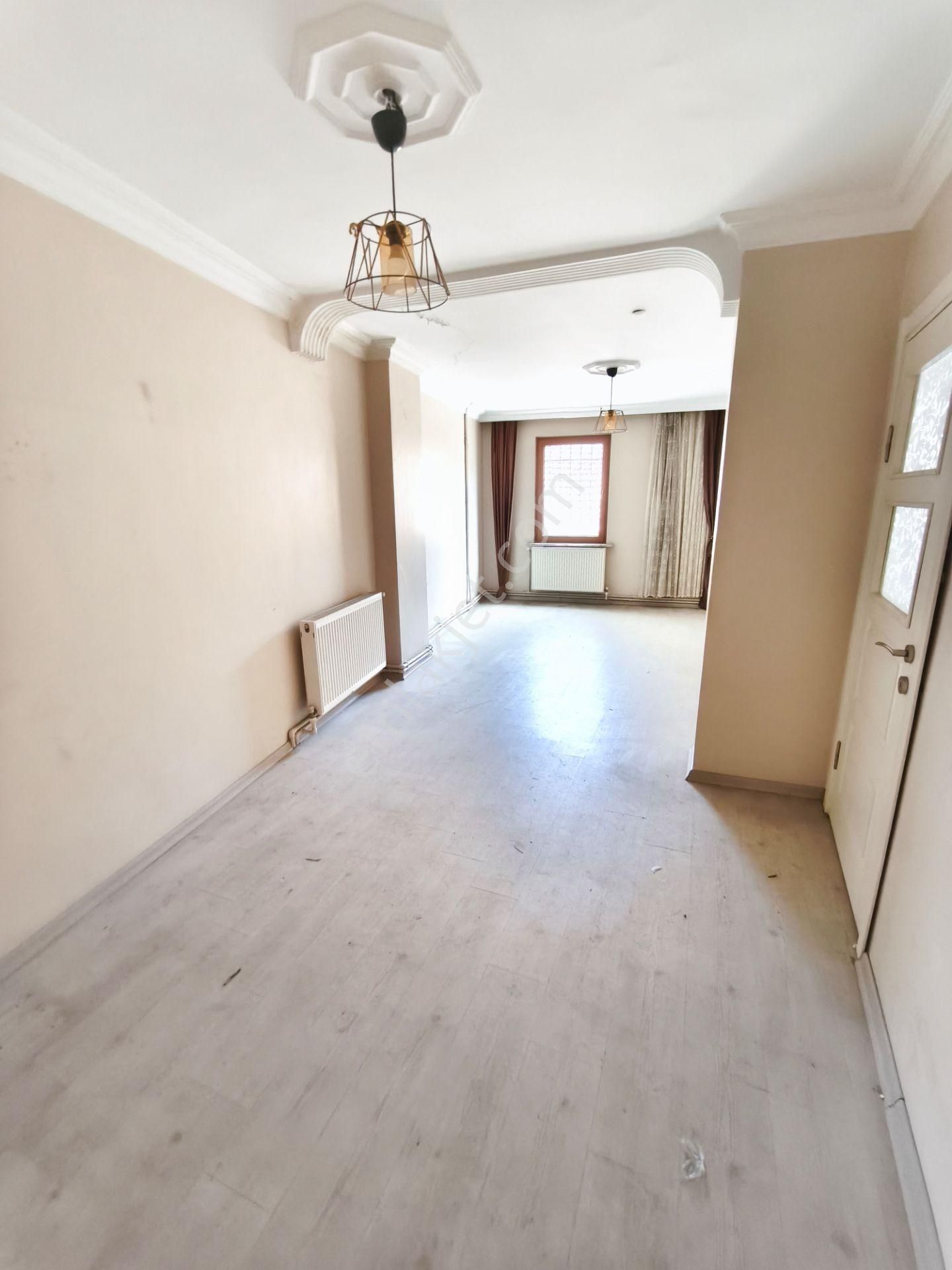 Eyüp Düğmeciler 3+2 , 150m2, 15 Yıllık Bina, Kombili, Bahçeli, Ters Dublex Daire - Görsel 22