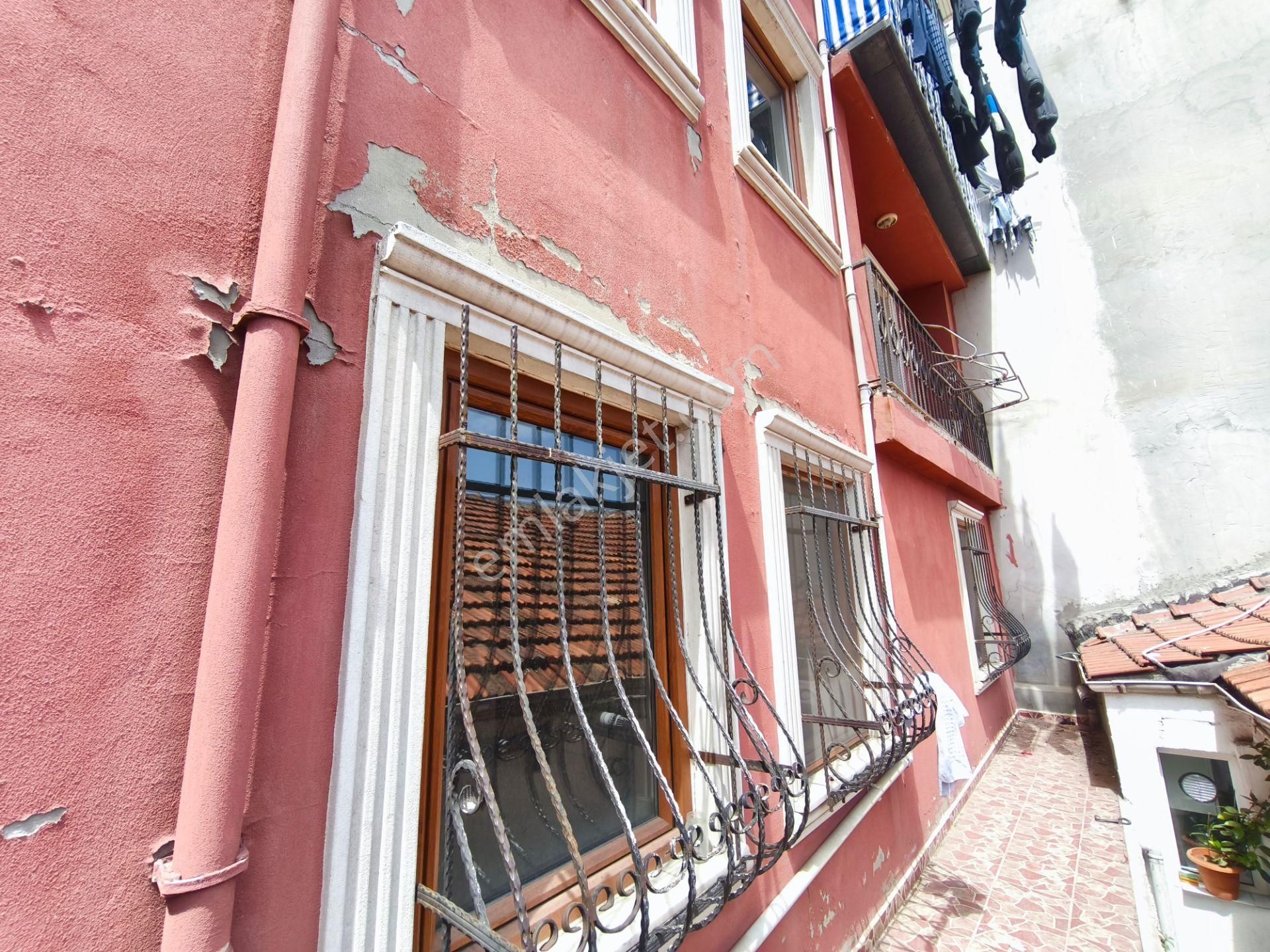 Eyüp Düğmeciler 3+2 , 150m2, 15 Yıllık Bina, Kombili, Bahçeli, Ters Dublex Daire - Görsel 32