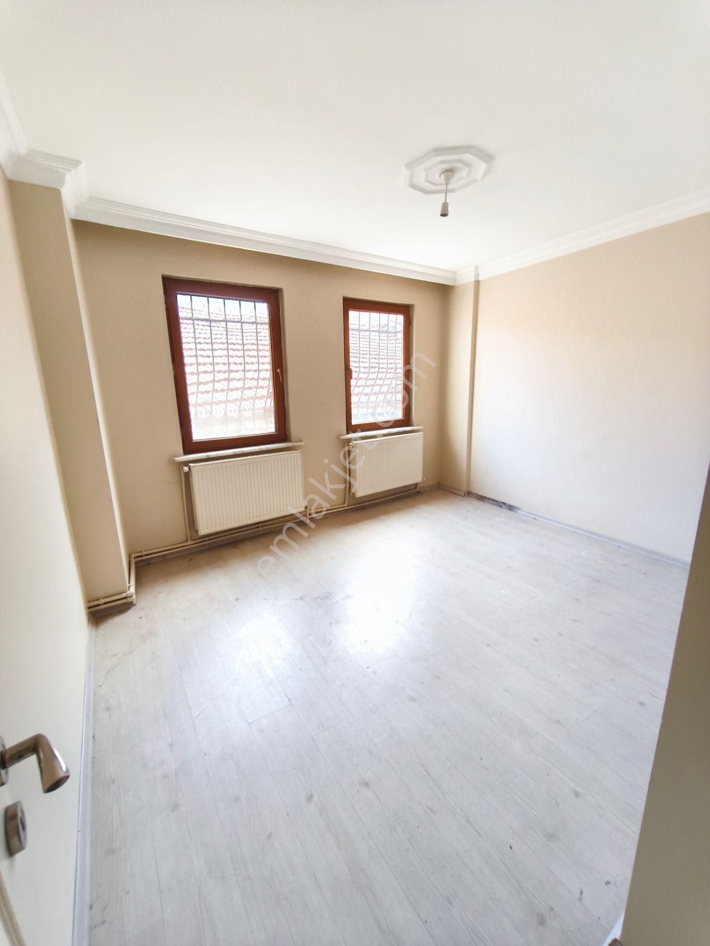 Eyüp Düğmeciler 3+2 , 150m2, 15 Yıllık Bina, Kombili, Bahçeli, Ters Dublex Daire - Görsel 21