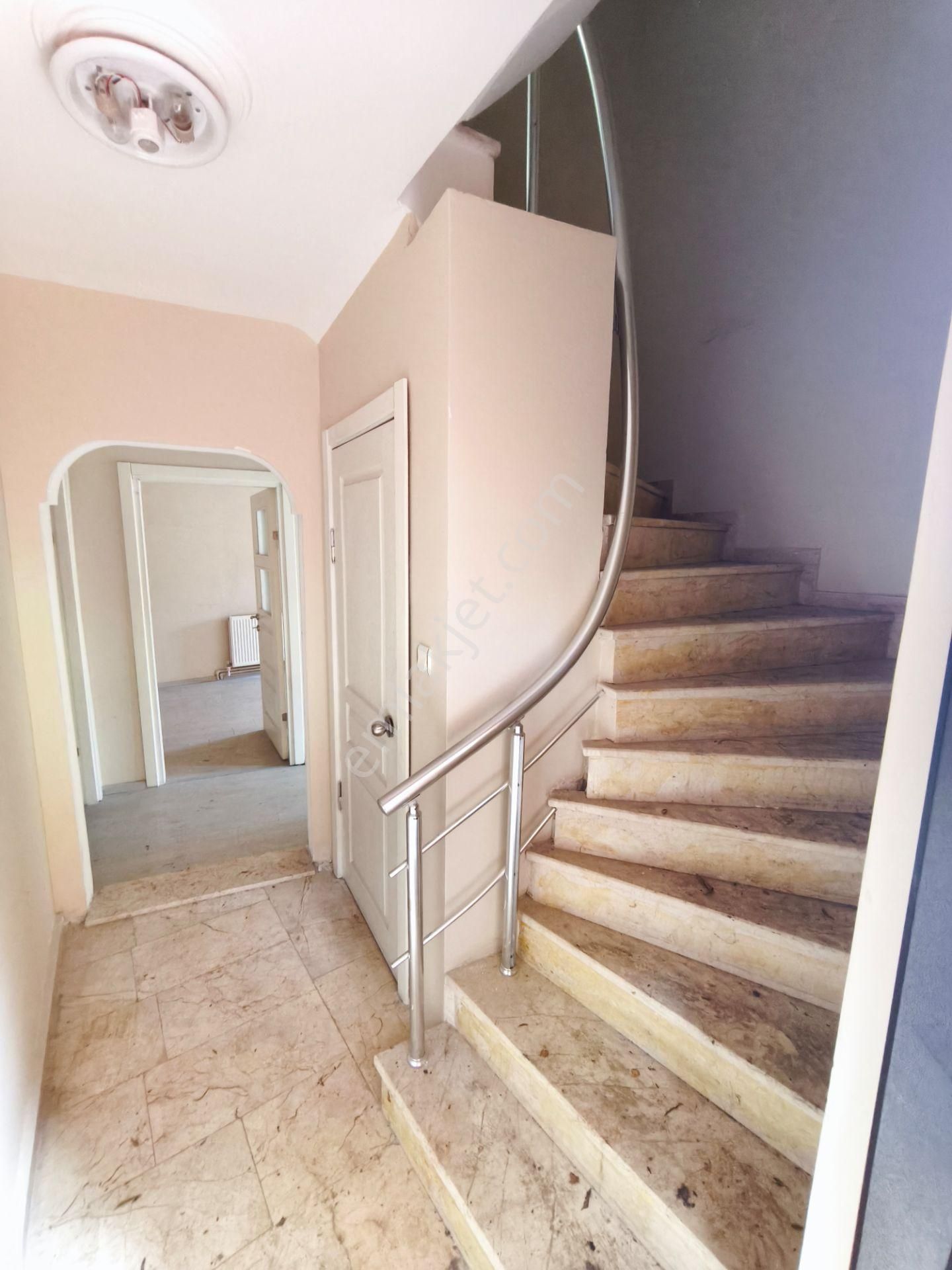 Eyüp Düğmeciler 3+2 , 150m2, 15 Yıllık Bina, Kombili, Bahçeli, Ters Dublex Daire - Görsel 33
