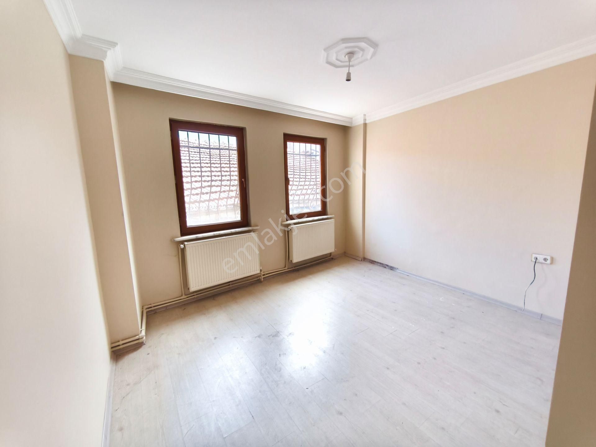 Eyüp Düğmeciler 3+2 , 150m2, 15 Yıllık Bina, Kombili, Bahçeli, Ters Dublex Daire - Görsel 20