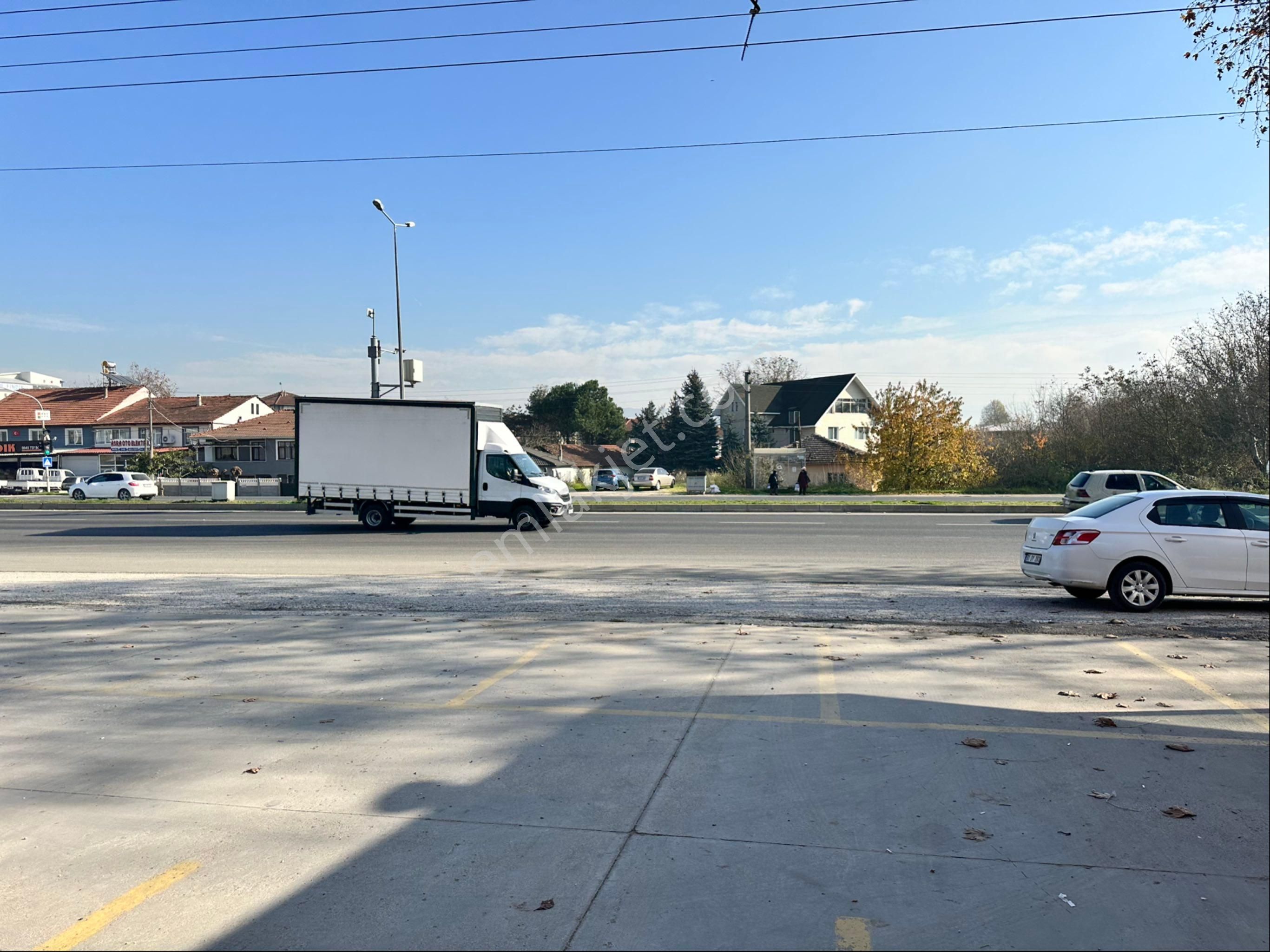 Akçakoca Yoluna Cepheli 700 M2 Satılık Dükkan - Görsel 9