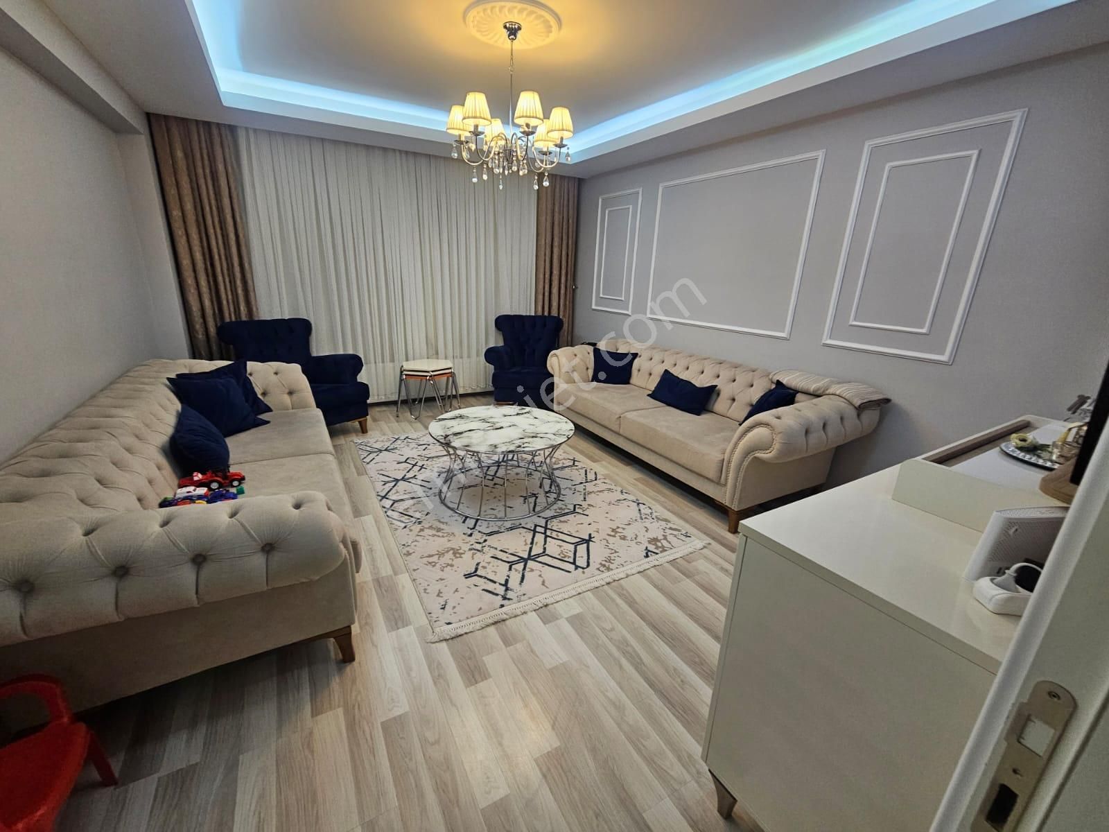 Karapürçek'te Salı Pazarı Mevki Asansörlü Ebeveyn Banyolu Kilerli 2+1 Satılık Daire !!!