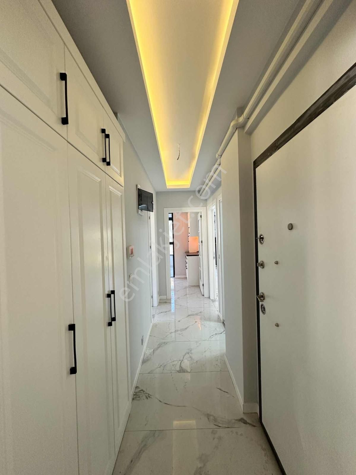 Emir Yapıdan Merkezi Konumda Lüx Daire - Görsel 2