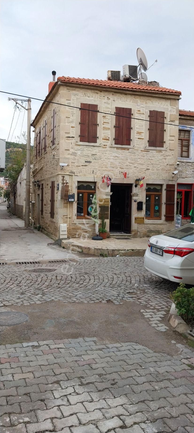 Rose Emlak'tan Kiralık İşyeri Ve Konut Amaçlı Tarihi Dubleks Taş Bina