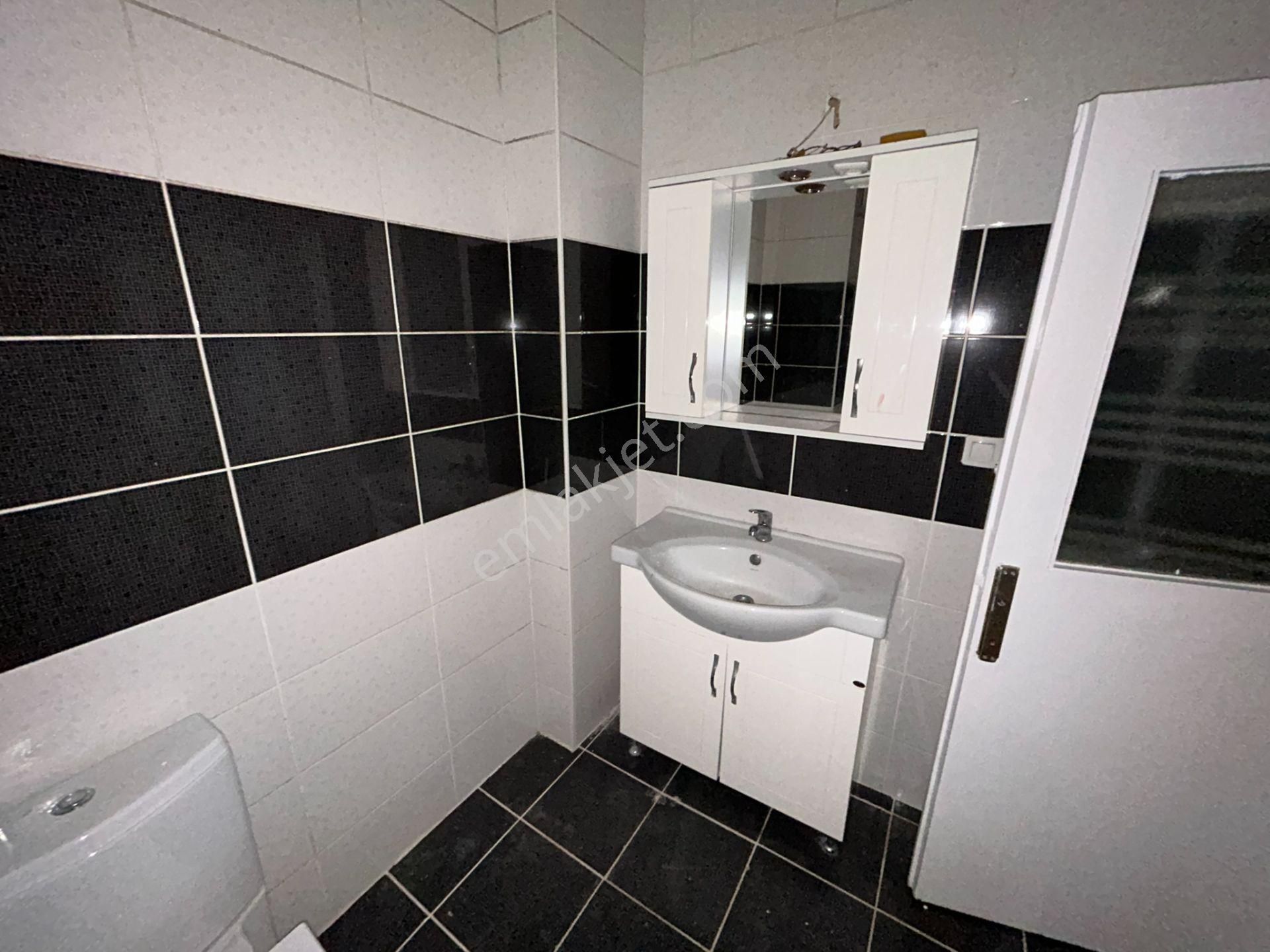 Kapalı Pazar Yeri Ve Çınarlı Polis Karakolu Yakını 3+1 Daire - Görsel 31