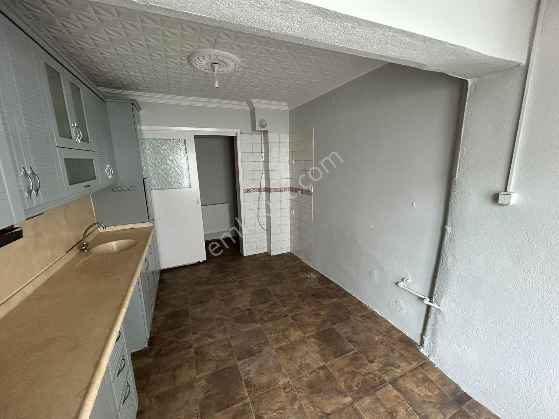 Kapalı Pazar Yeri Ve Çınarlı Polis Karakolu Yakını 3+1 Daire - Görsel 21