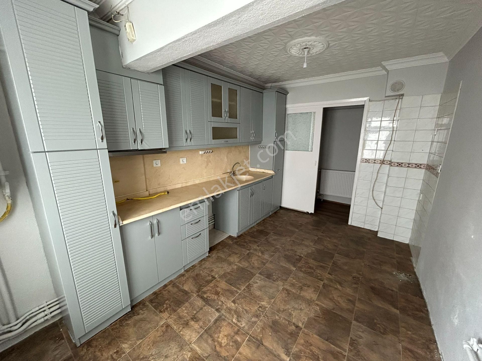 Kapalı Pazar Yeri Ve Çınarlı Polis Karakolu Yakını 3+1 Daire - Görsel 19